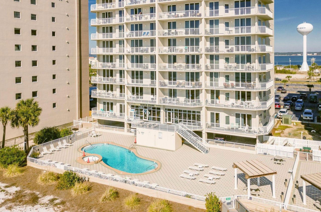 Outdoor swimming pool and deck in front of Summerwind Resort