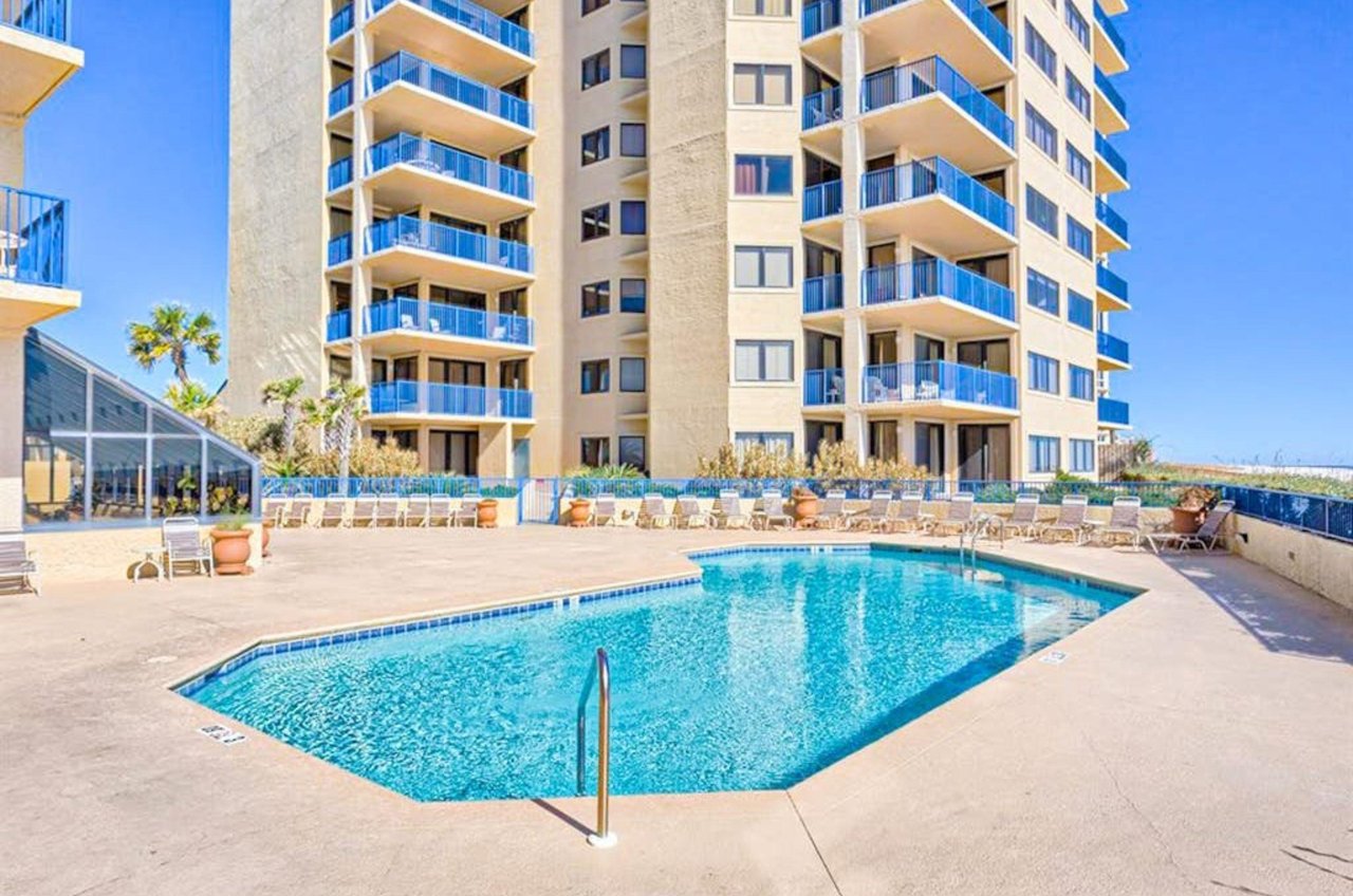 The outdoor swimming pool in front of Four Seasons in Orange Beach Alabama