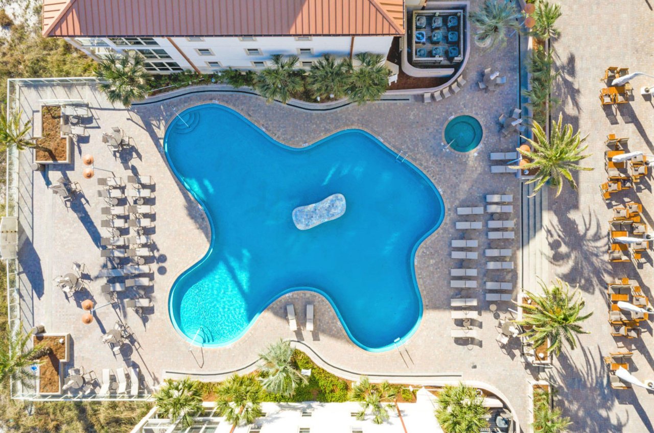 Amenities included an outdoor pool and hot tub
