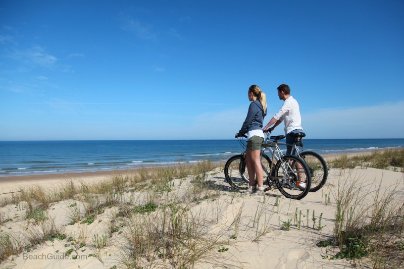 498501 Bikingcouplehwy30abeaches600wm