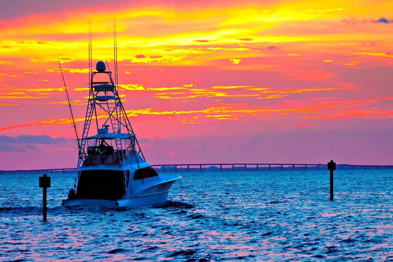 498504 Shutterstockfishingboatatsunset