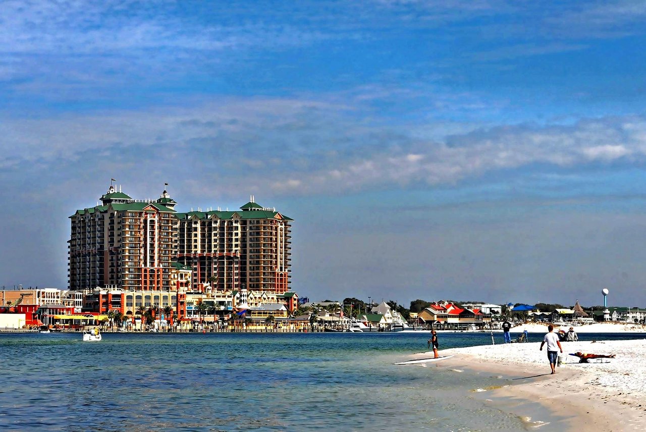 498514 Emeraldgrandeviewfrombeach