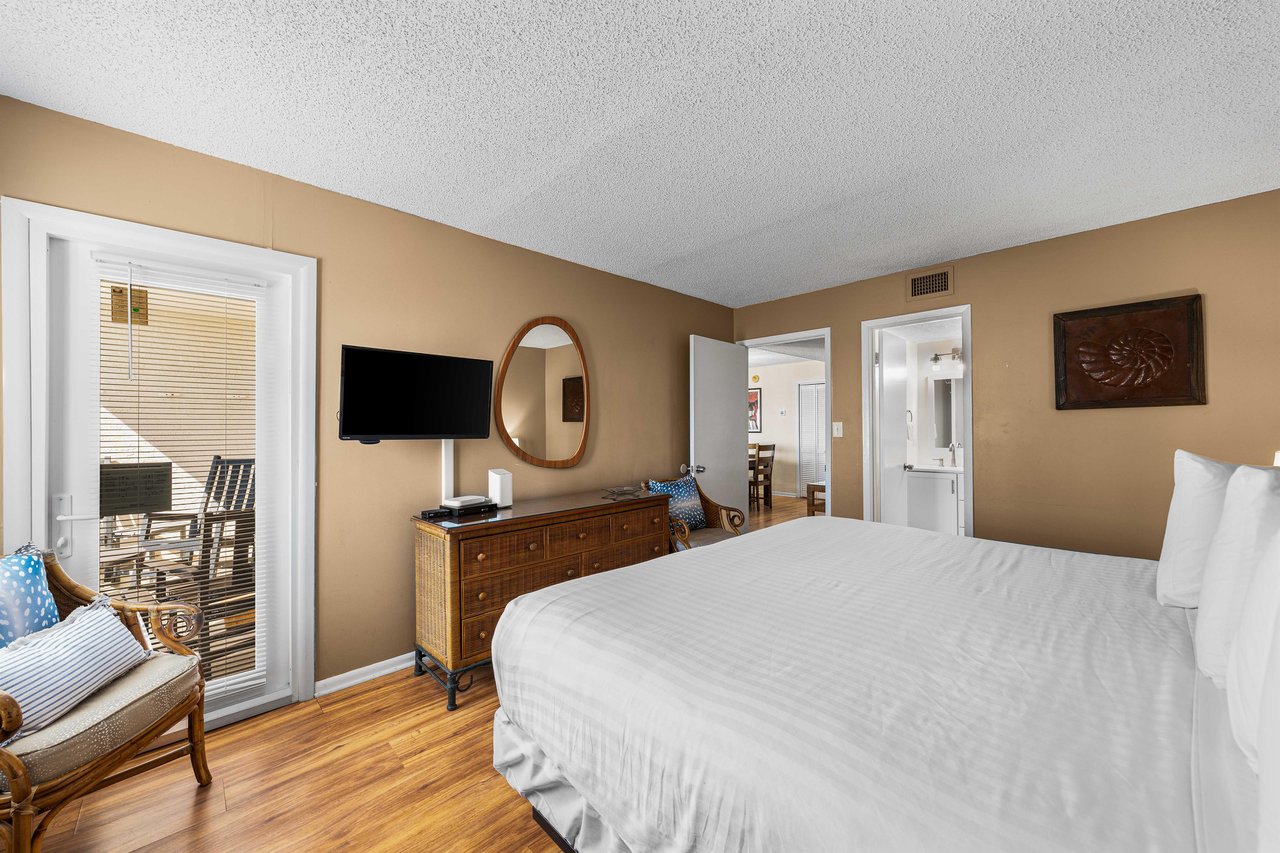 HSRC Master Bedroom With 32 TV