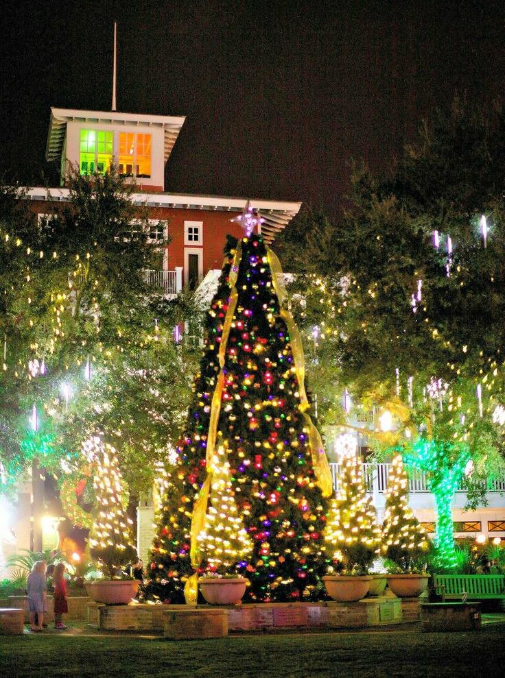 58775 Sandestinvillageofbaytownewharfchristmastreeandlights