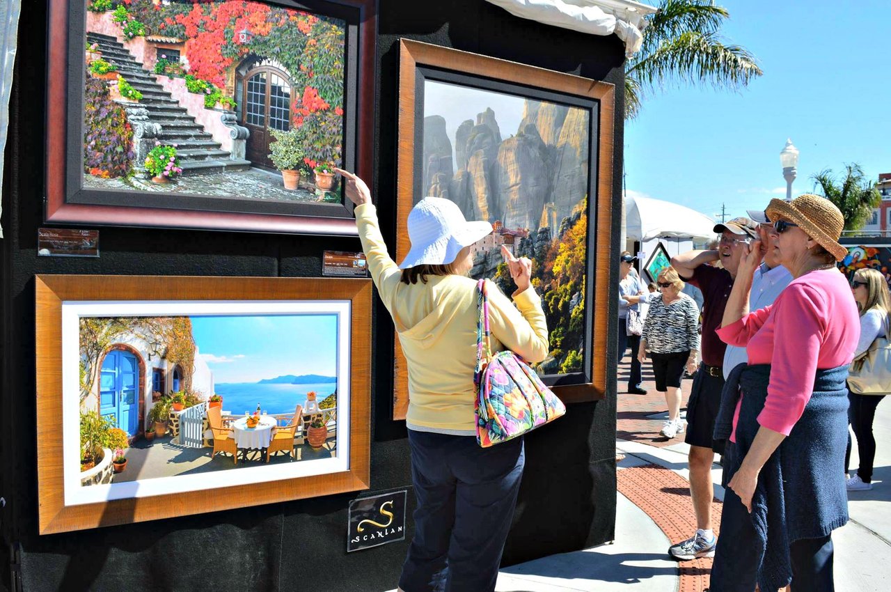 58871 Artfestfortmyersstreetscenewithartwork