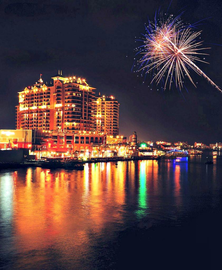 58997 Fireworks2emeraldgrande1