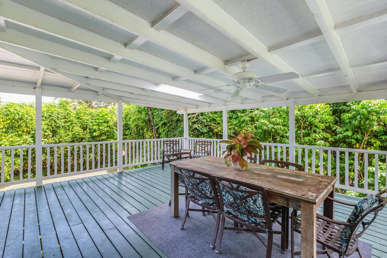 Outside dining area on upstairs lanai