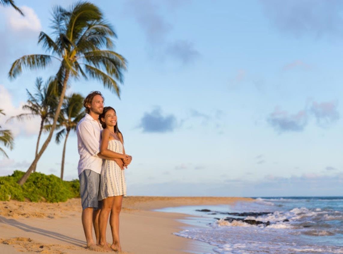 7429 Couple_on_the_beach
