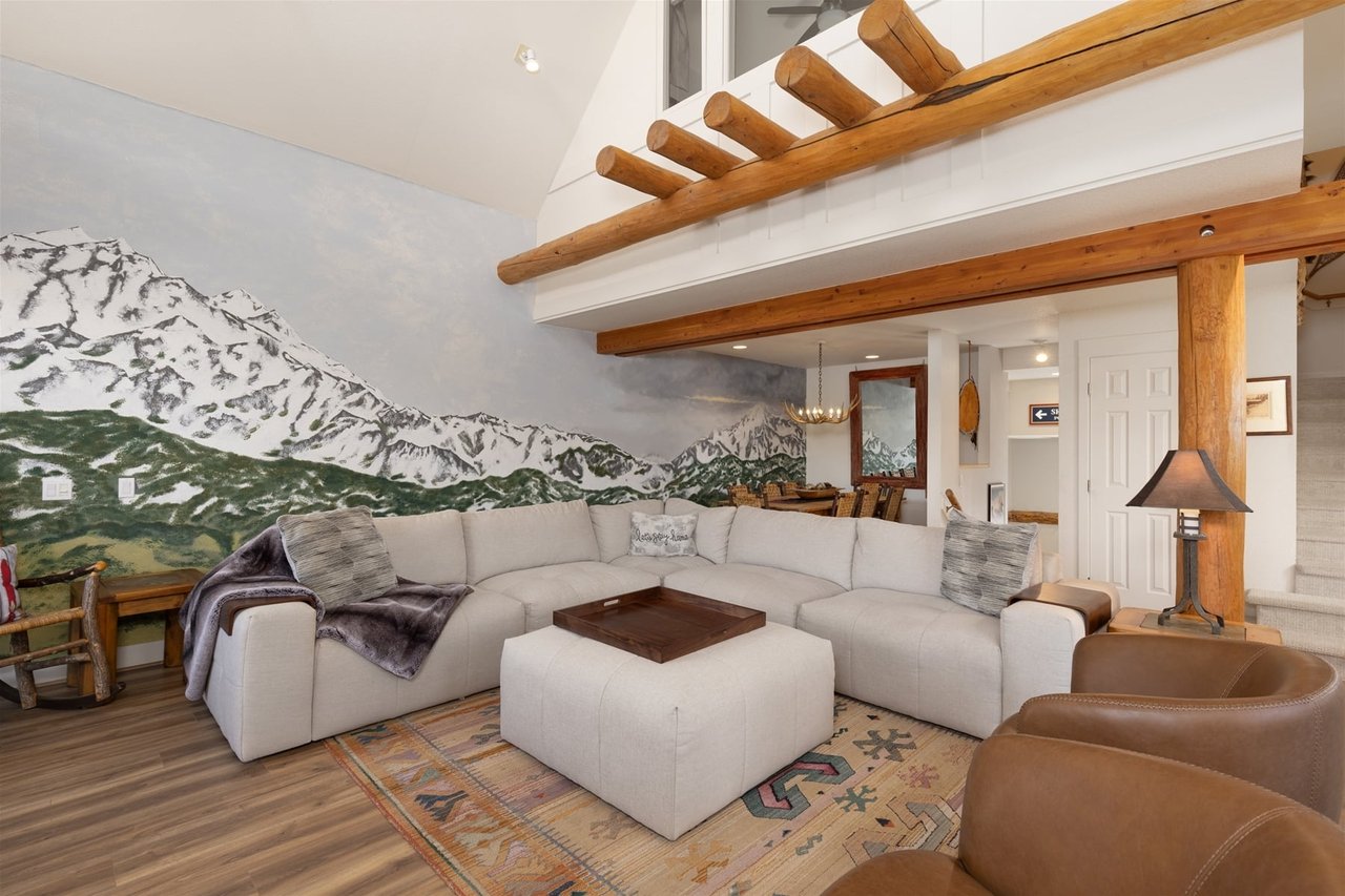 7051 Indoor_floor_living