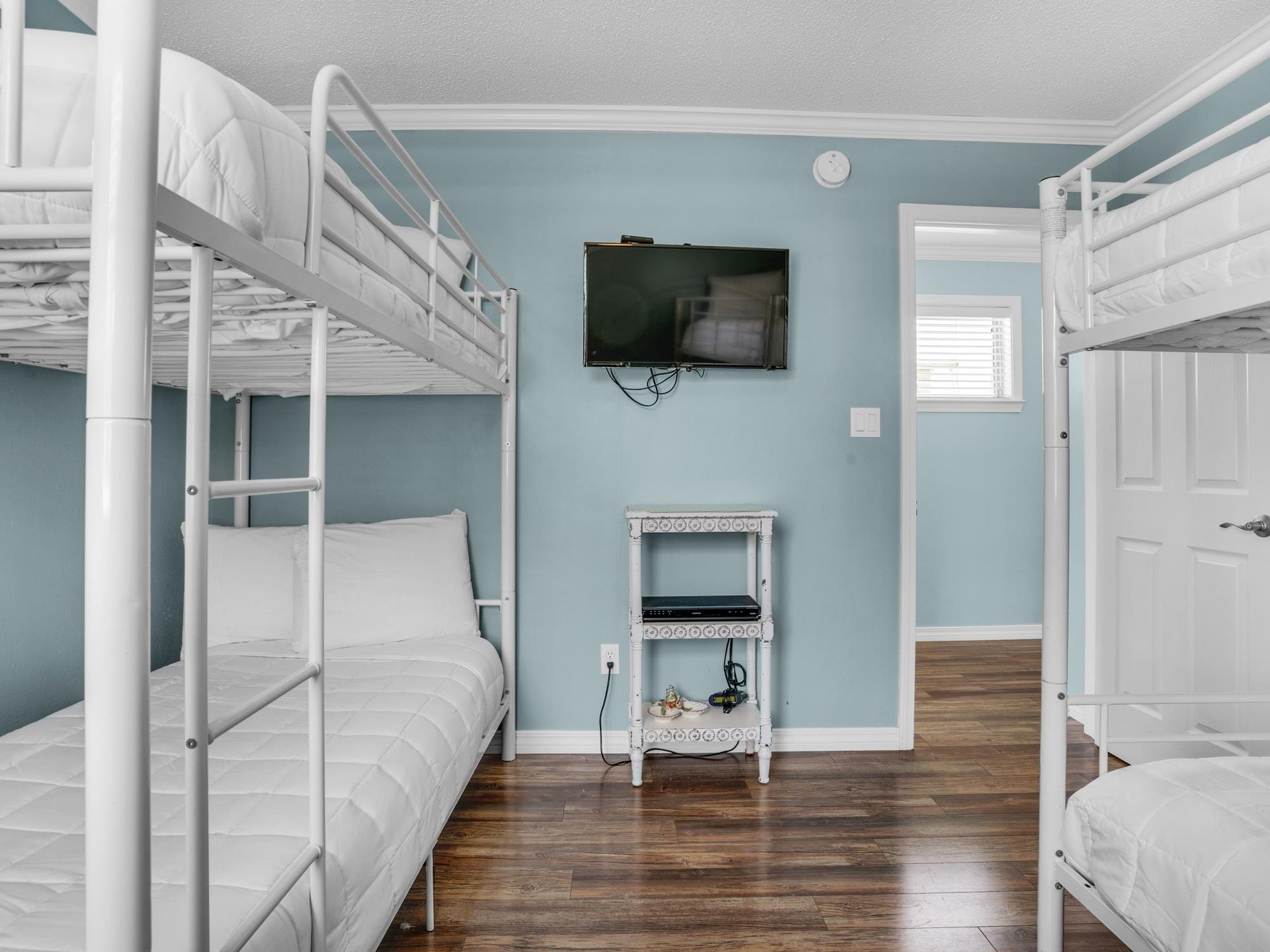 Bunk Room with Flat Screen TV
