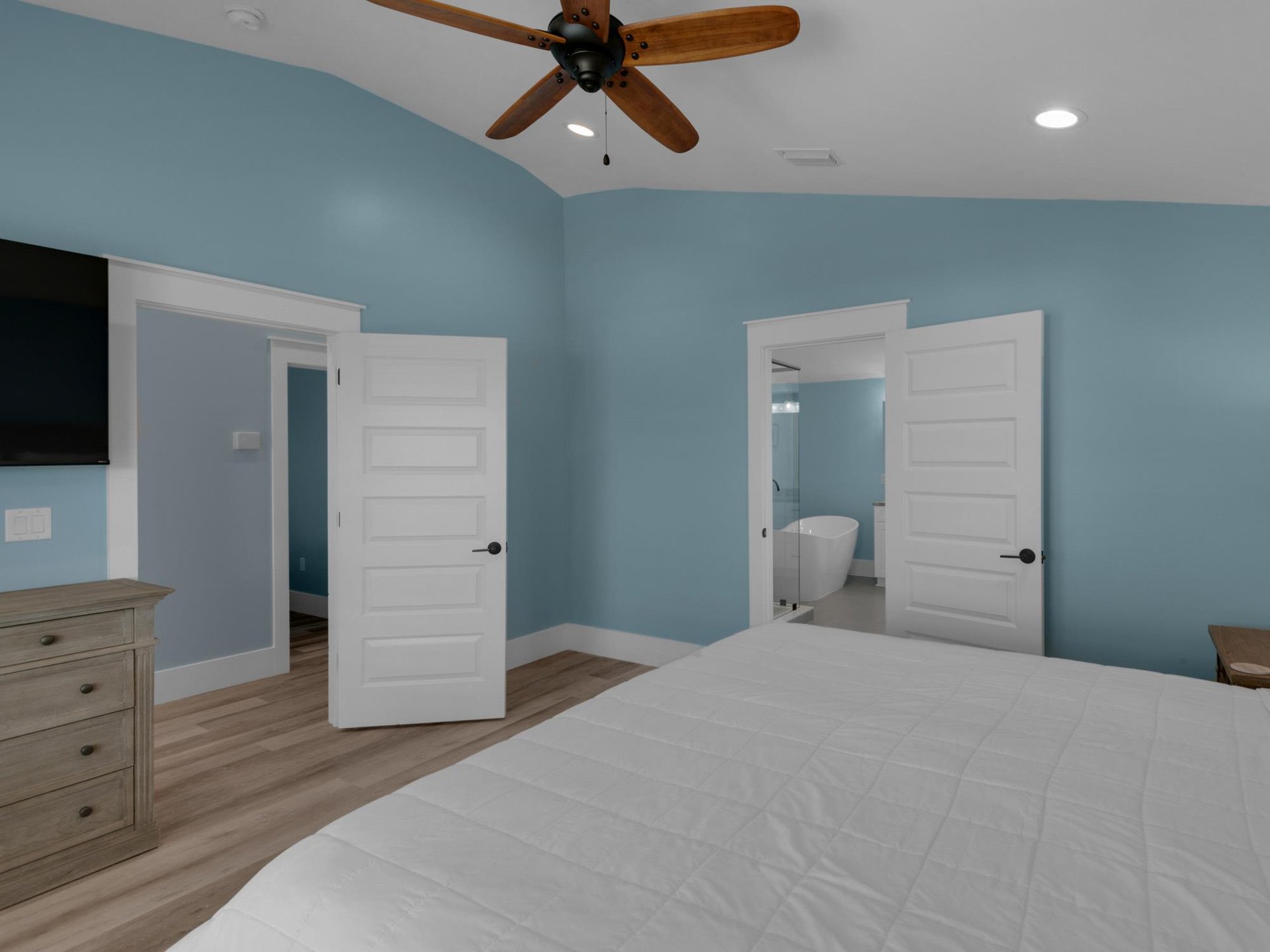 3rd Floor King Room 7