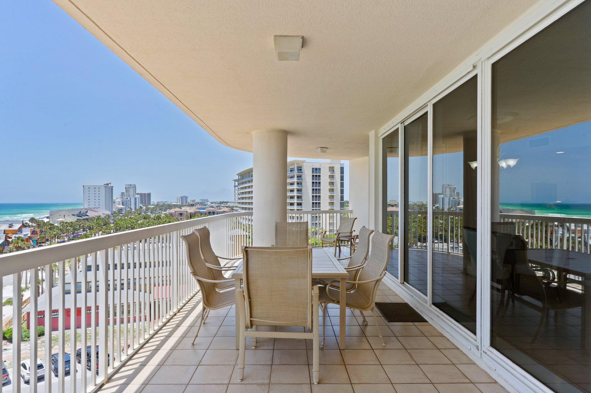 Balcony Dining