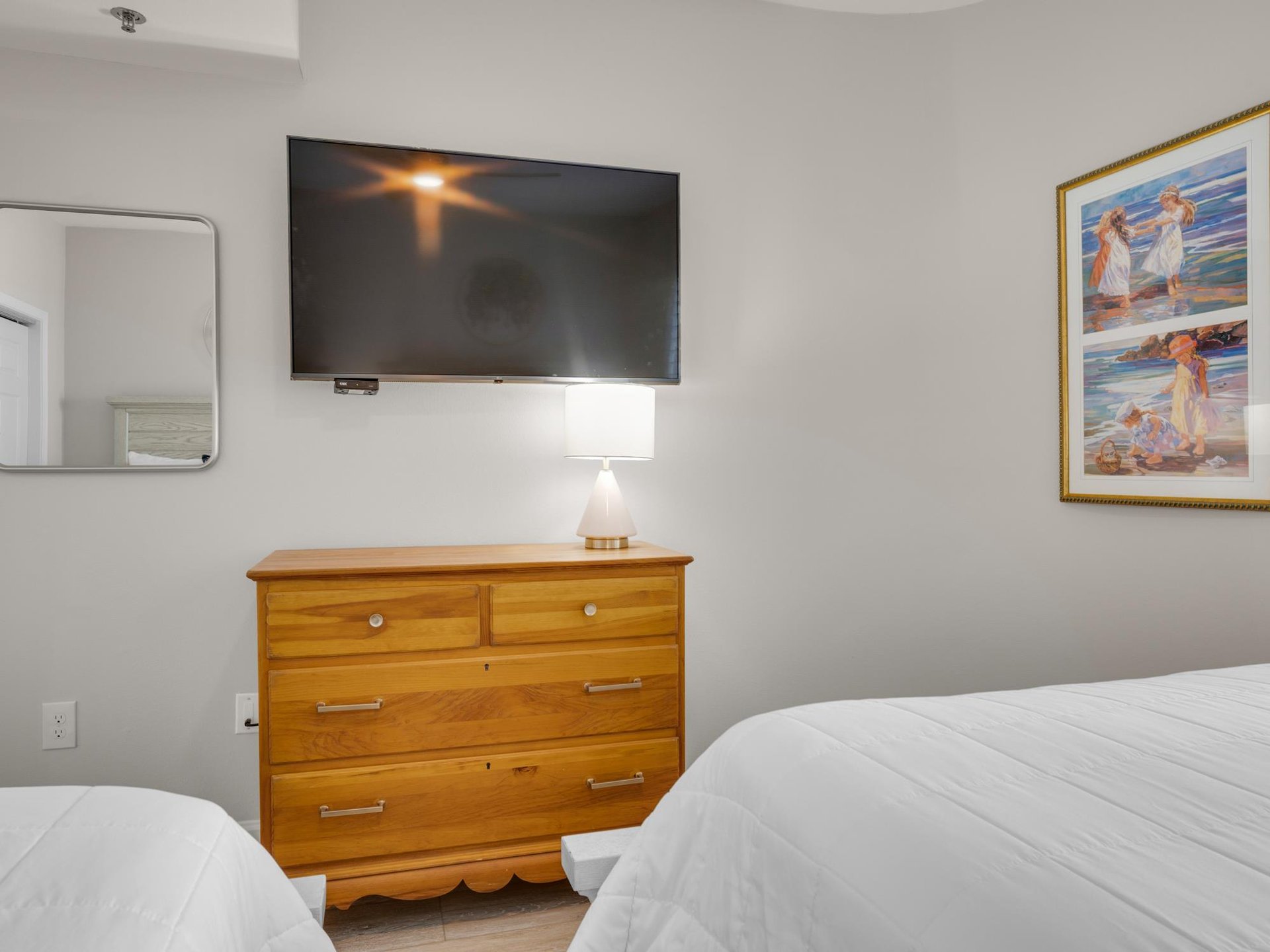 Bedroom 3 with 2 Queen