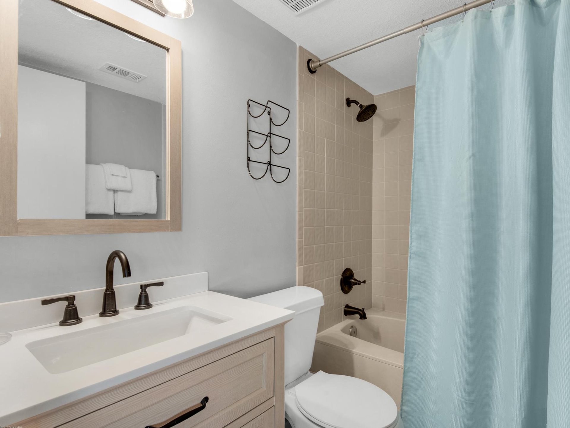 Bathroom 3 with Tub Shower Combo
