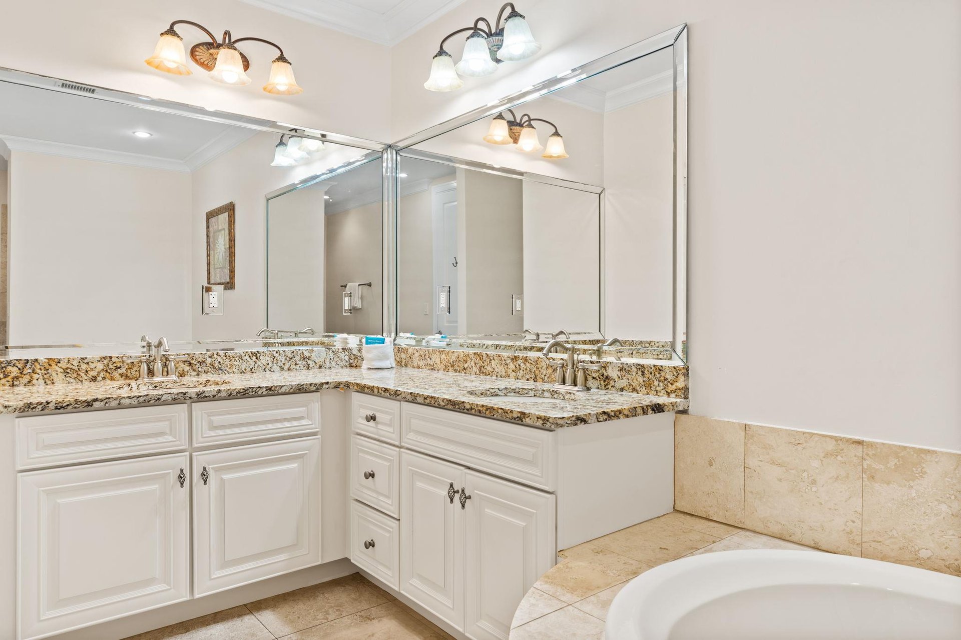 Bathroom 2 Ensuite Bath on 1st Floor