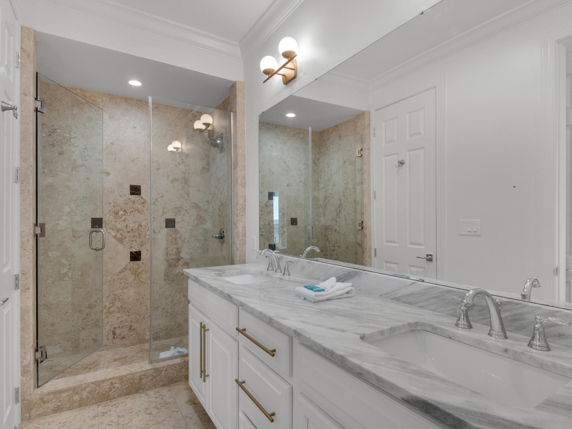 Bathroom 7 on 4th Floor with Guest Bedroom 7 and 8