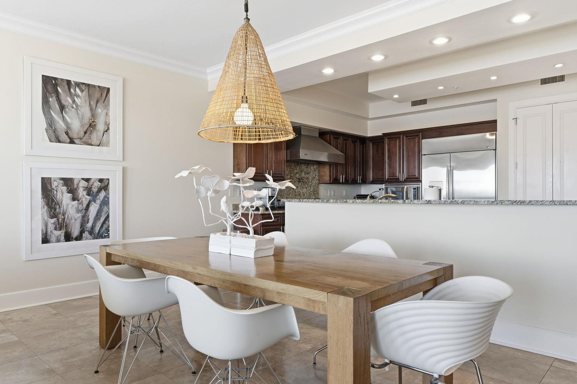 Dining Area with Seating for up to 8