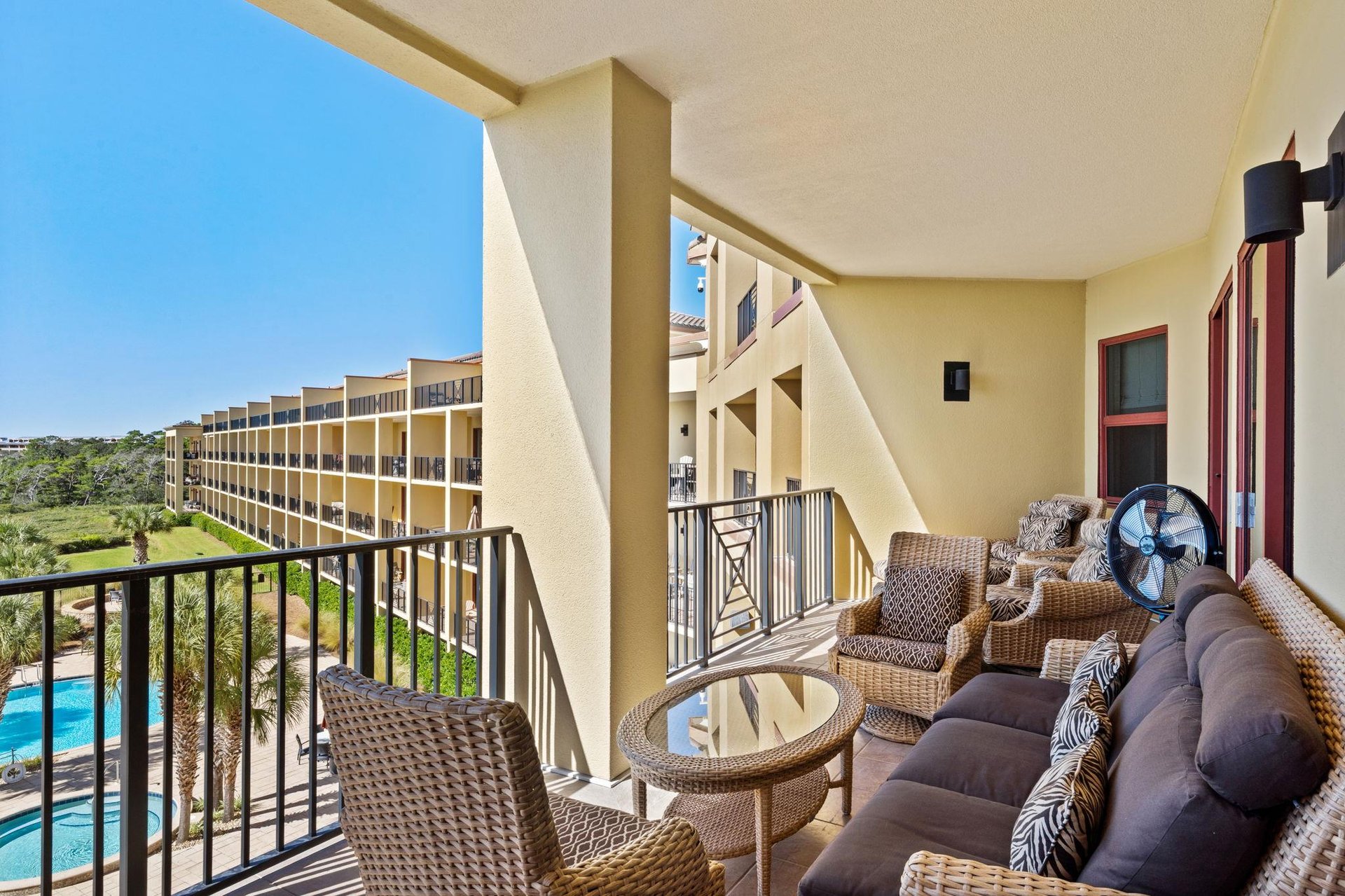 Roomy covered Patio