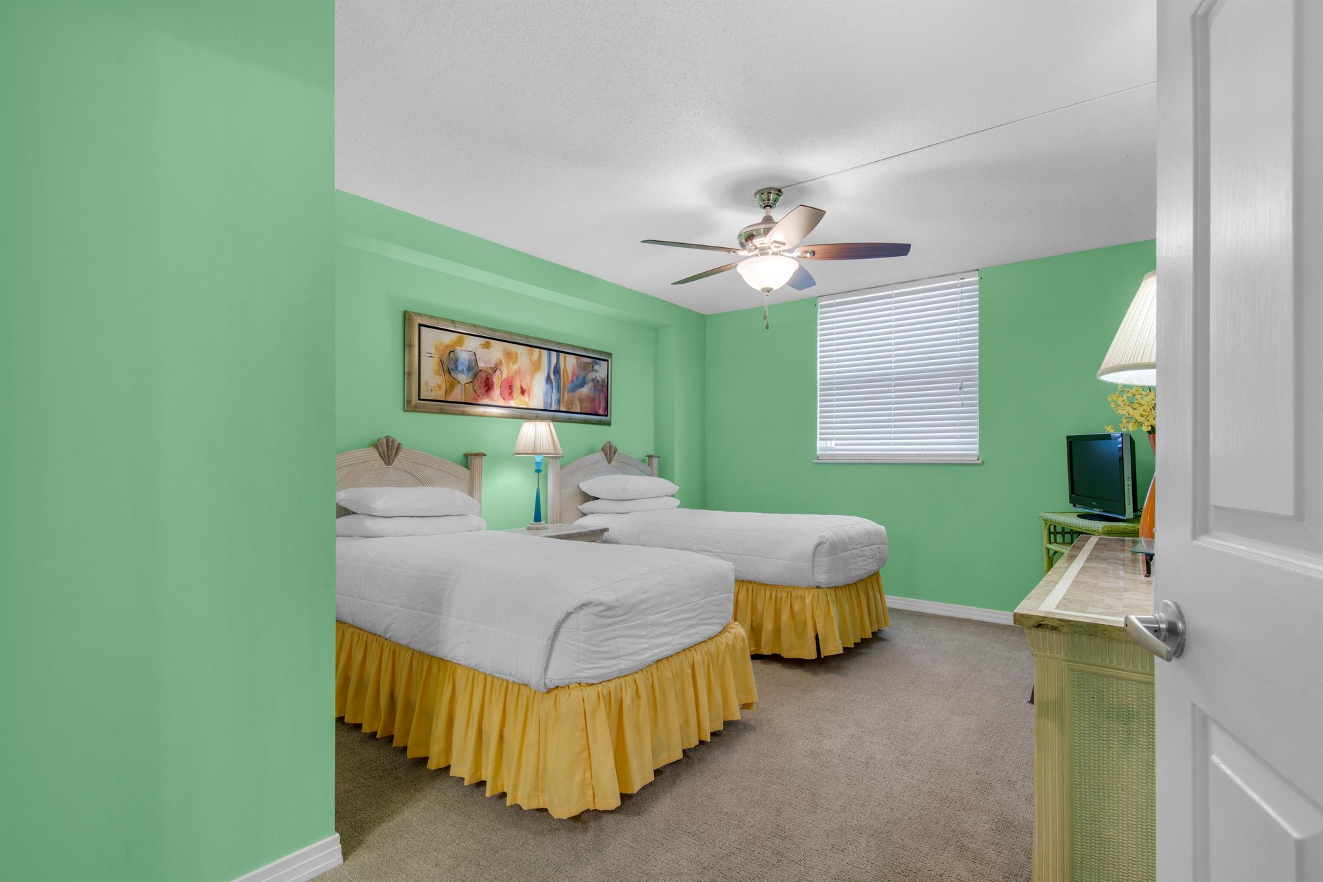 Bedroom 3 with 2 Twin Beds