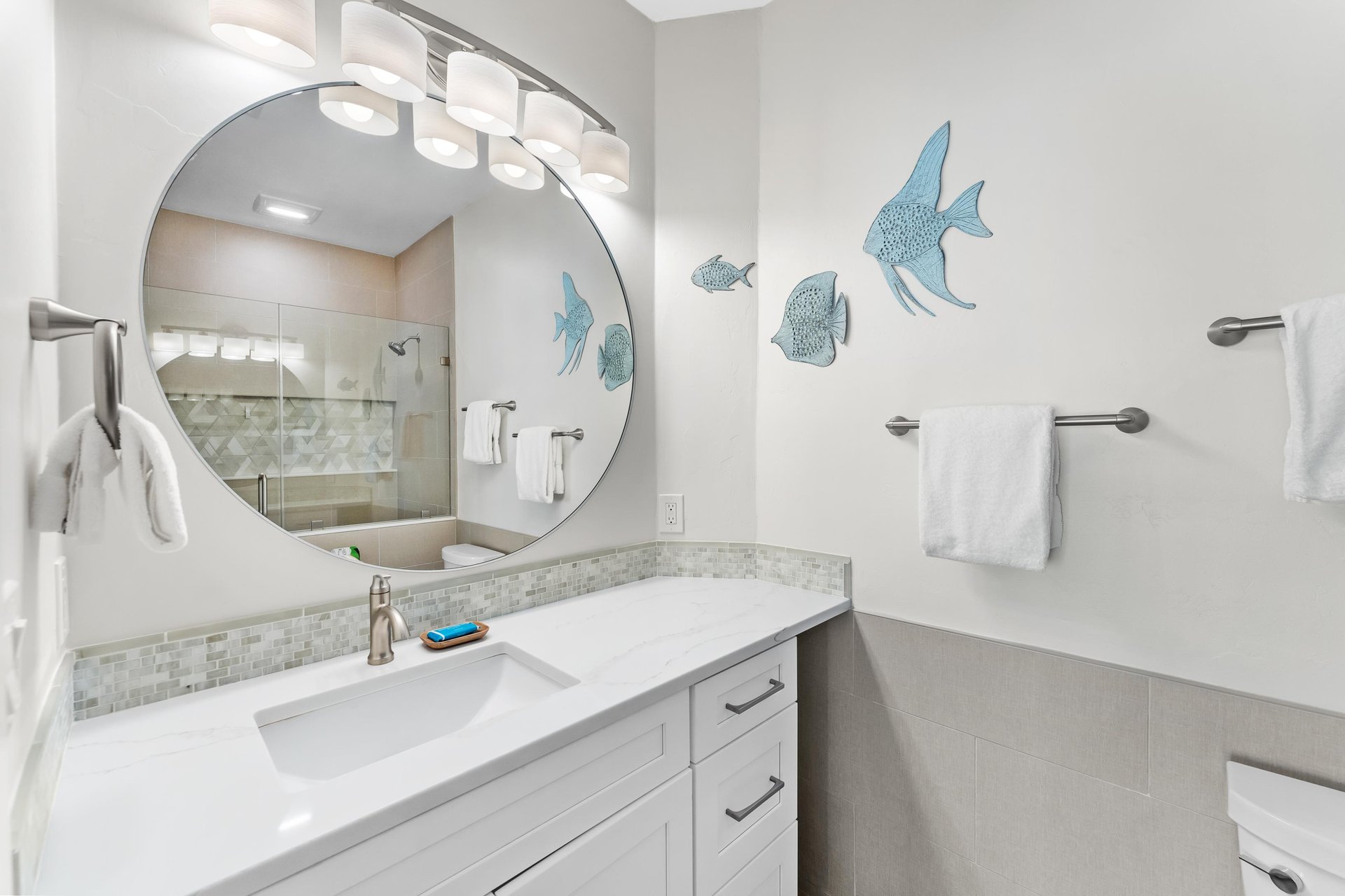Full Bathroom 2