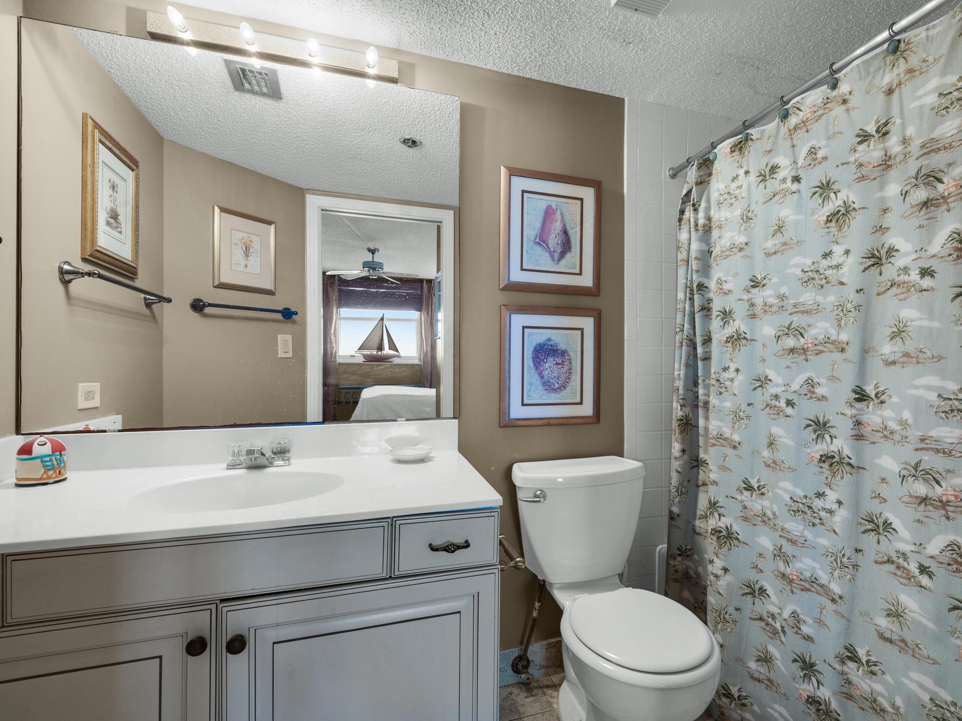 Bathroom 3 with Tub Shower Combo