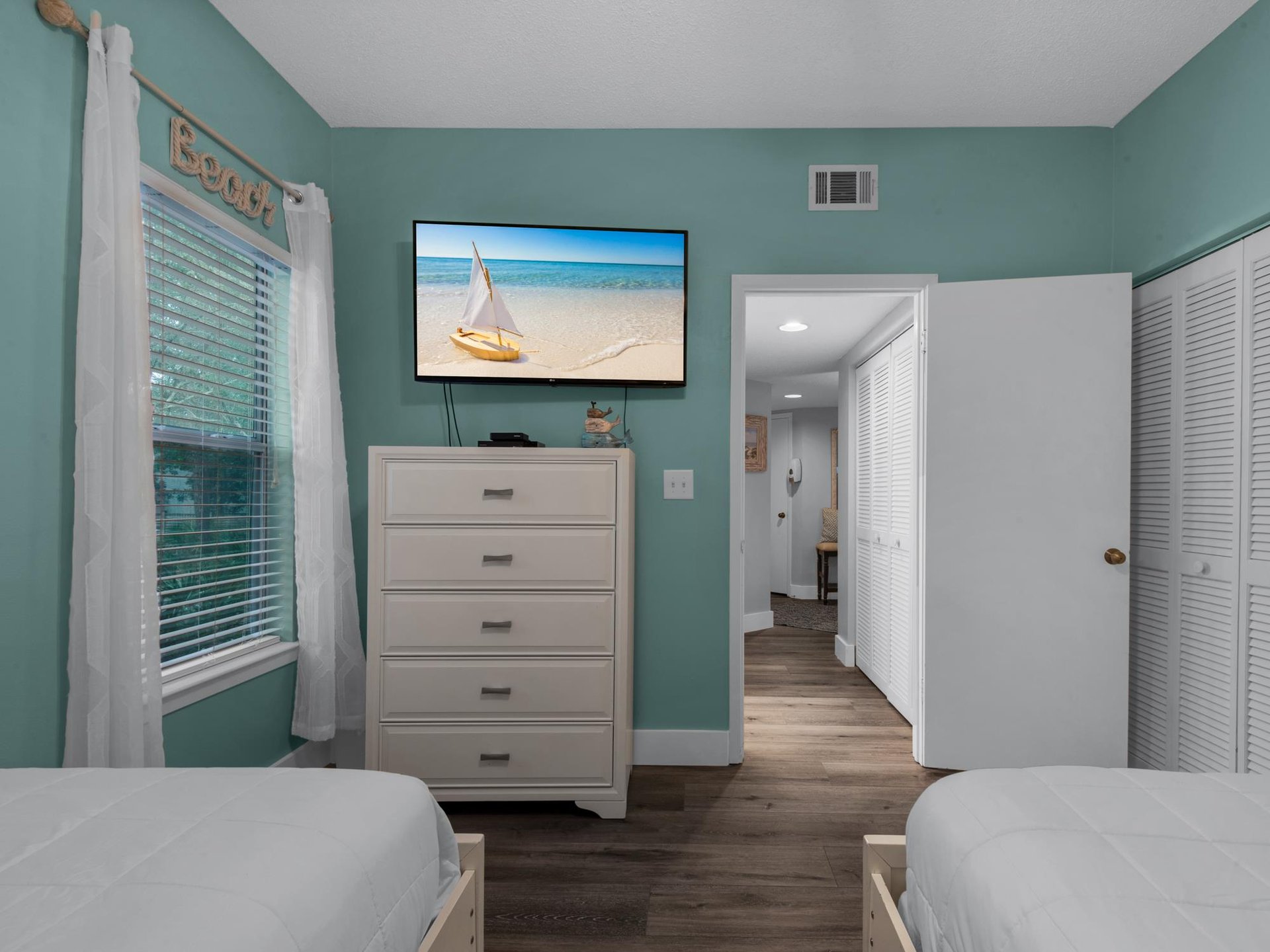 Bedroom 2 with Flat Screen TV