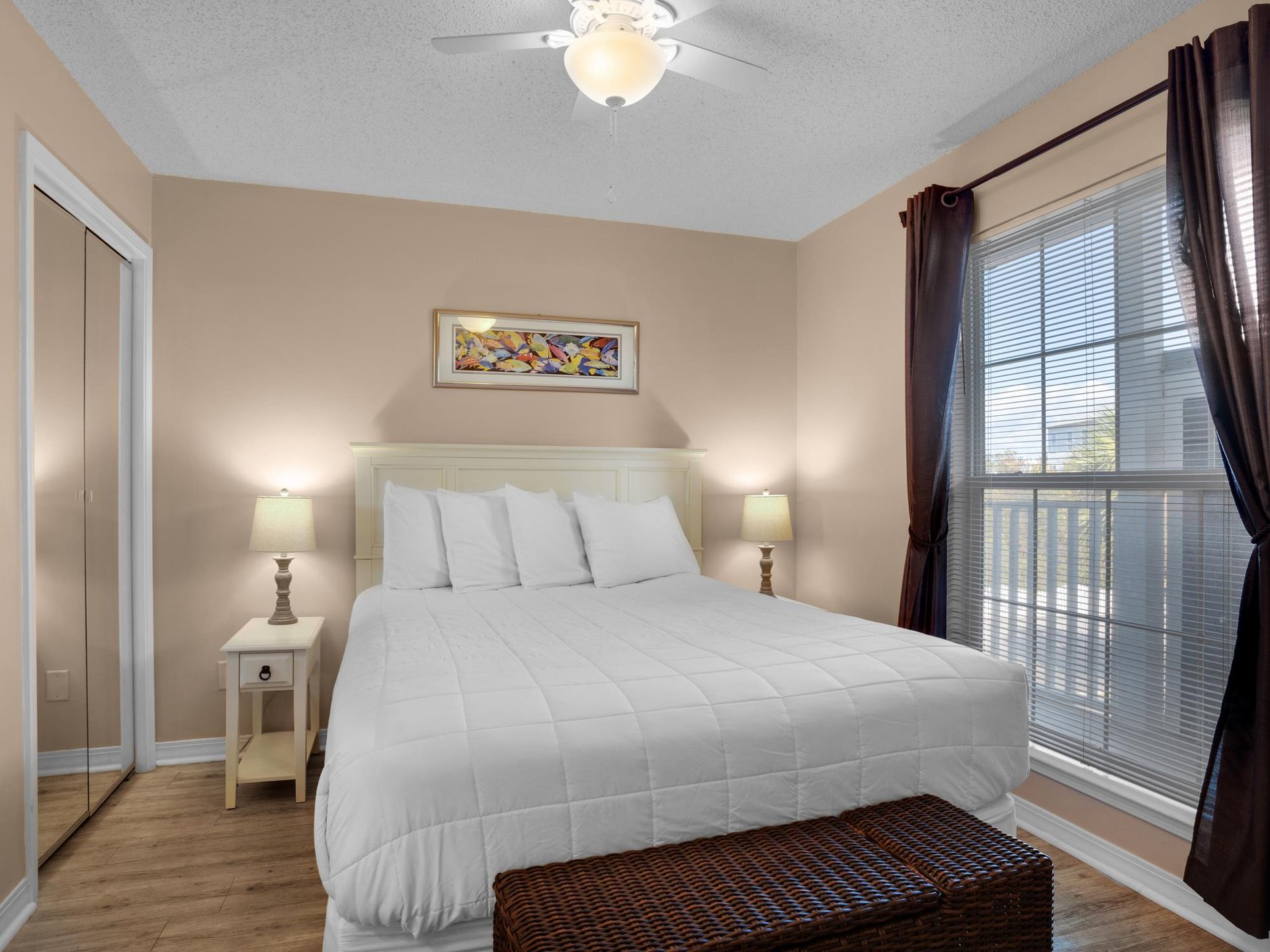 Bedroom with Queen bed