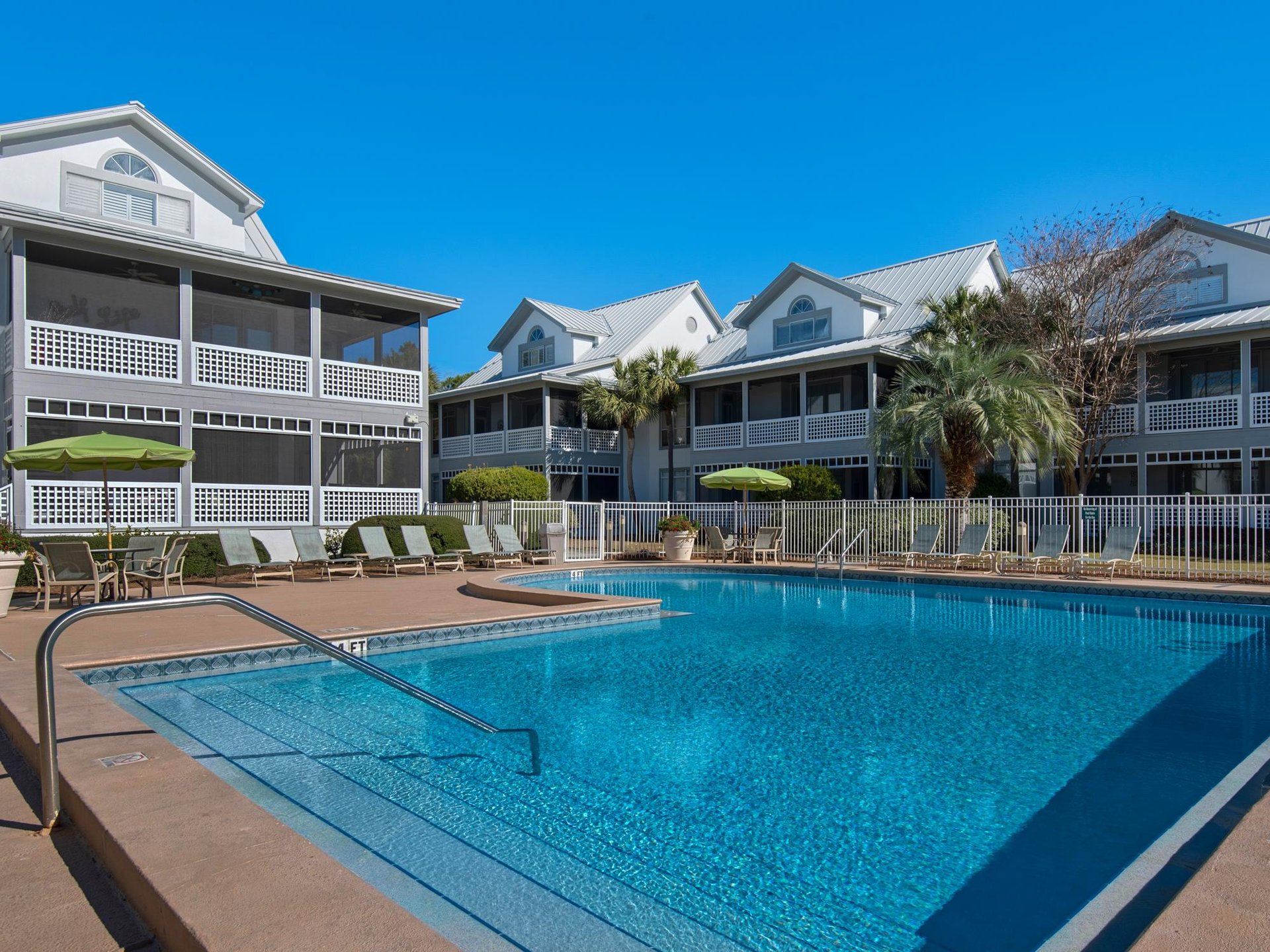 Villa Pool