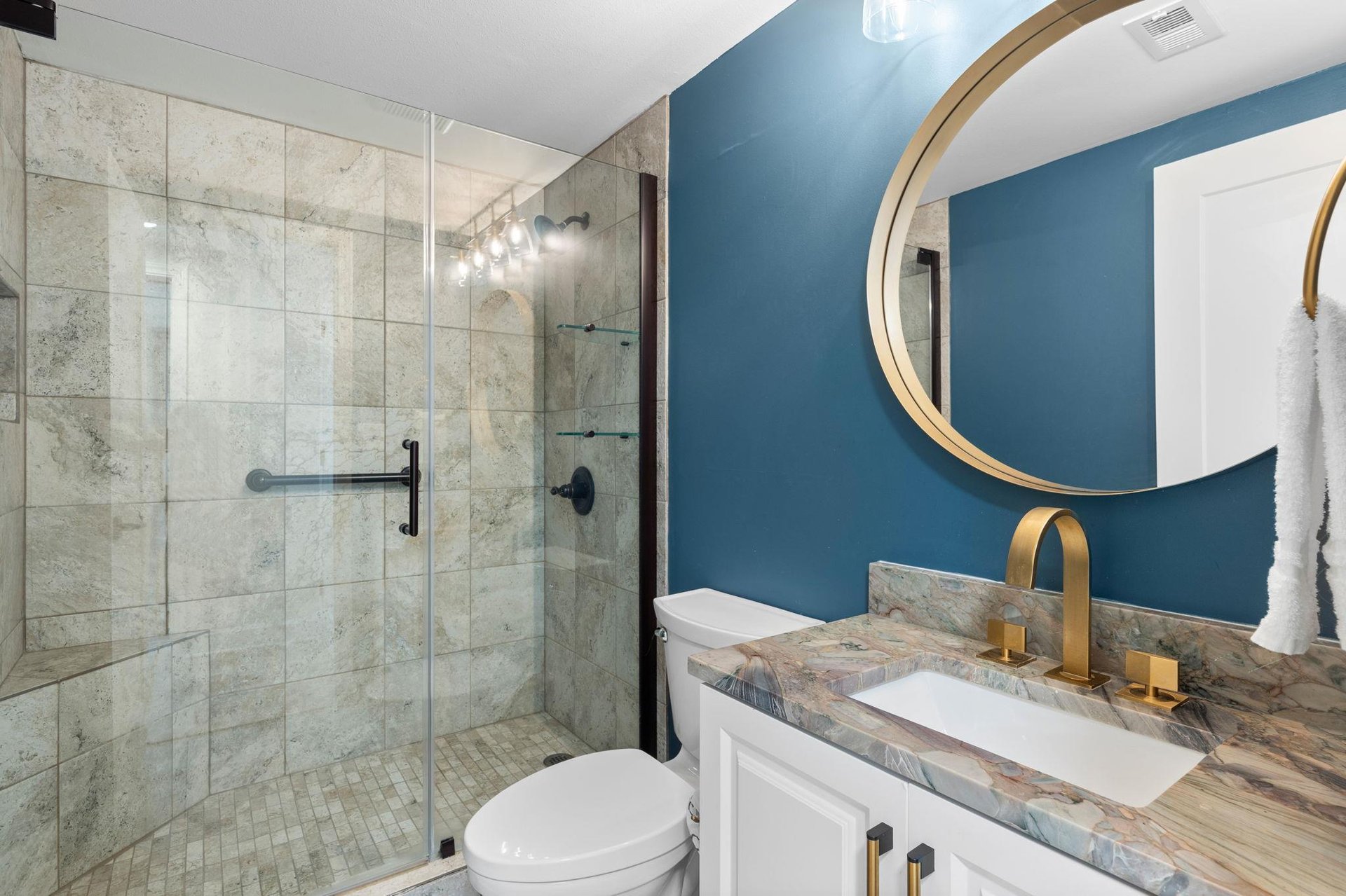 Full Bathroom 2