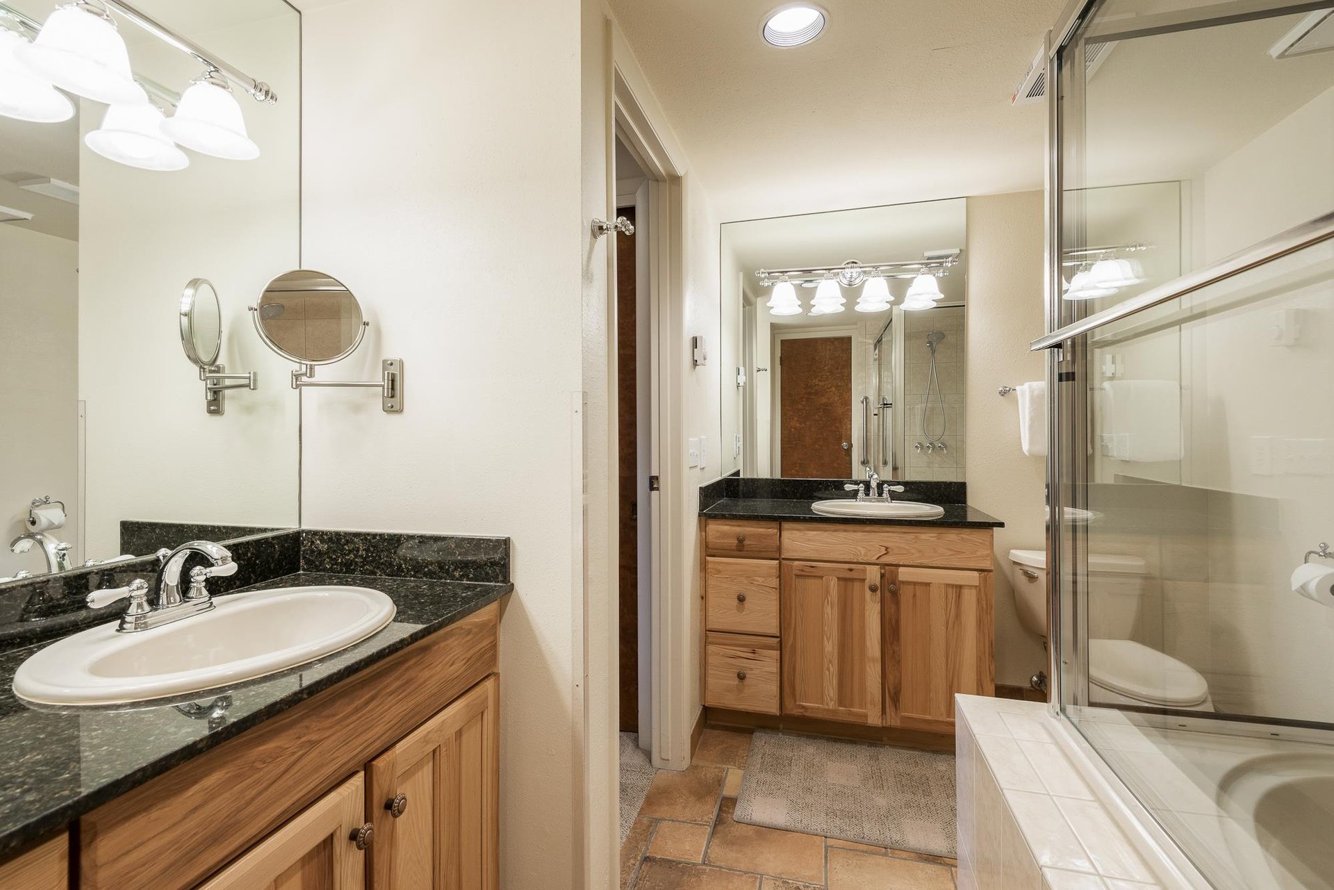 Ensuite main bathroom with two vanities
