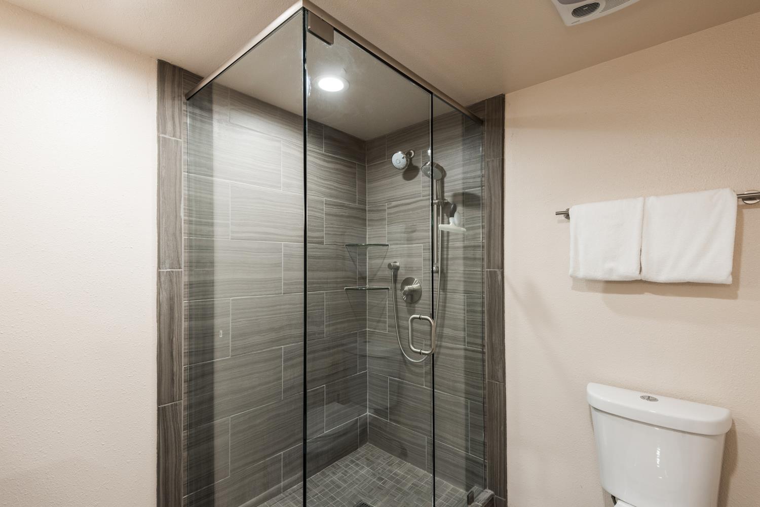 Beautiful walkin shower
