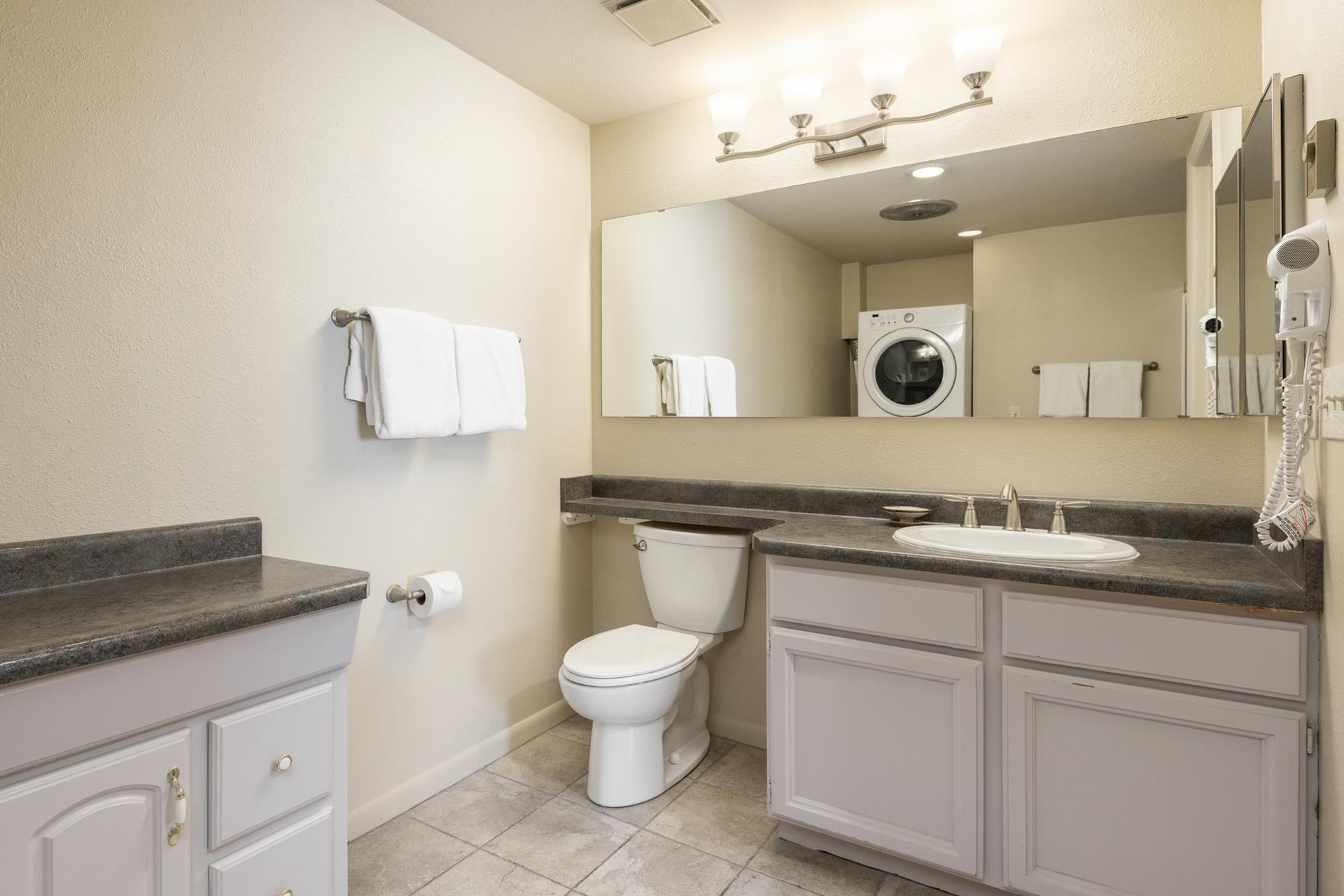 Ensuite main bathroom