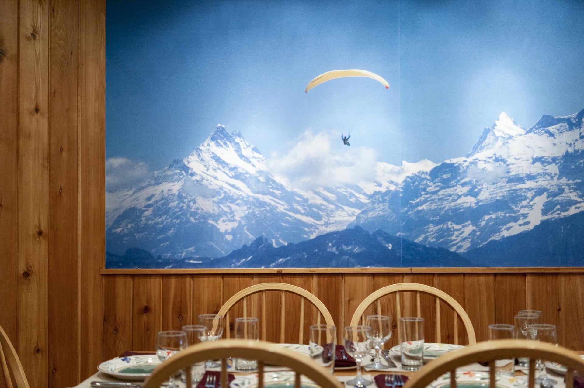 Dining area with seating for 6