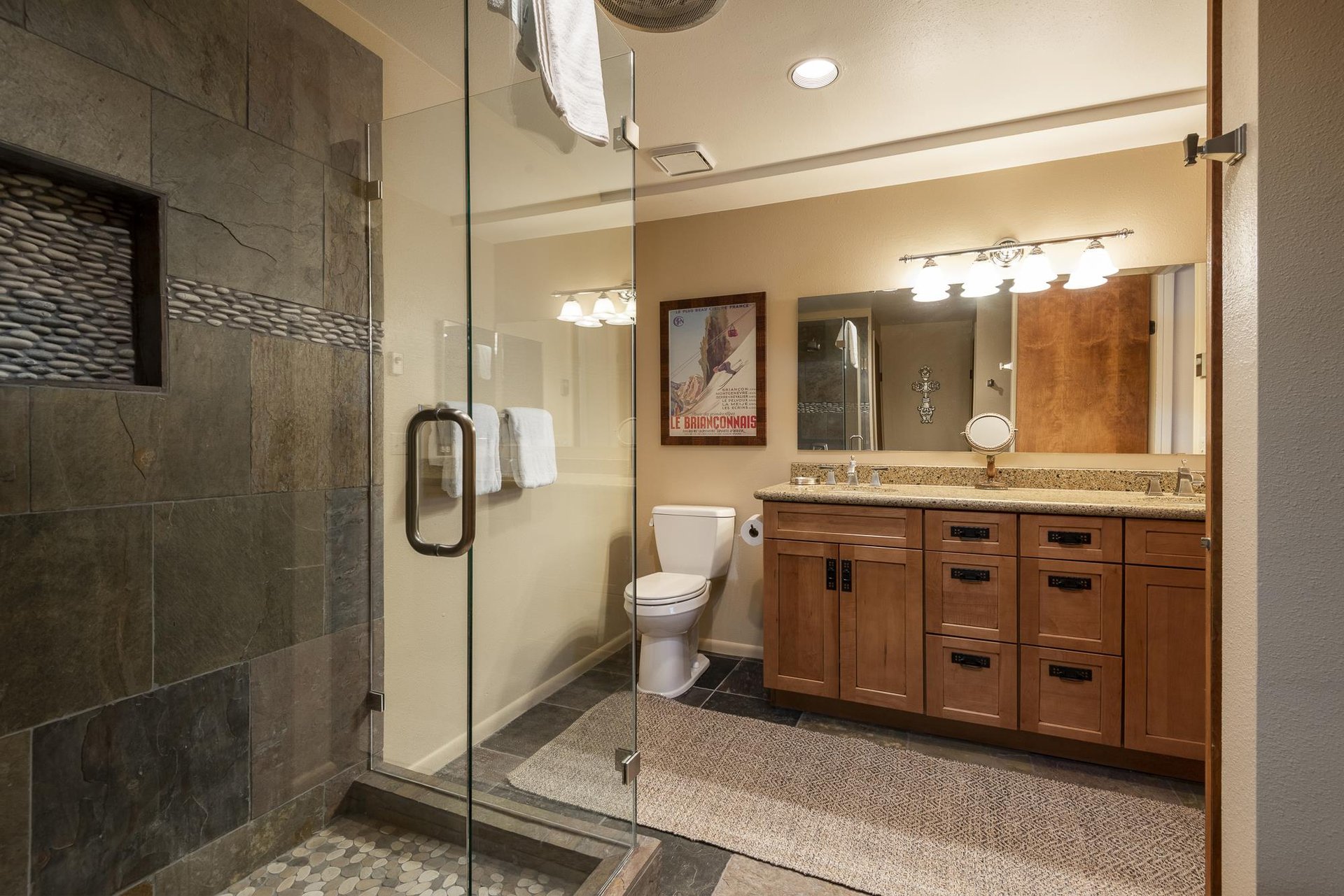 En suite main bathroom