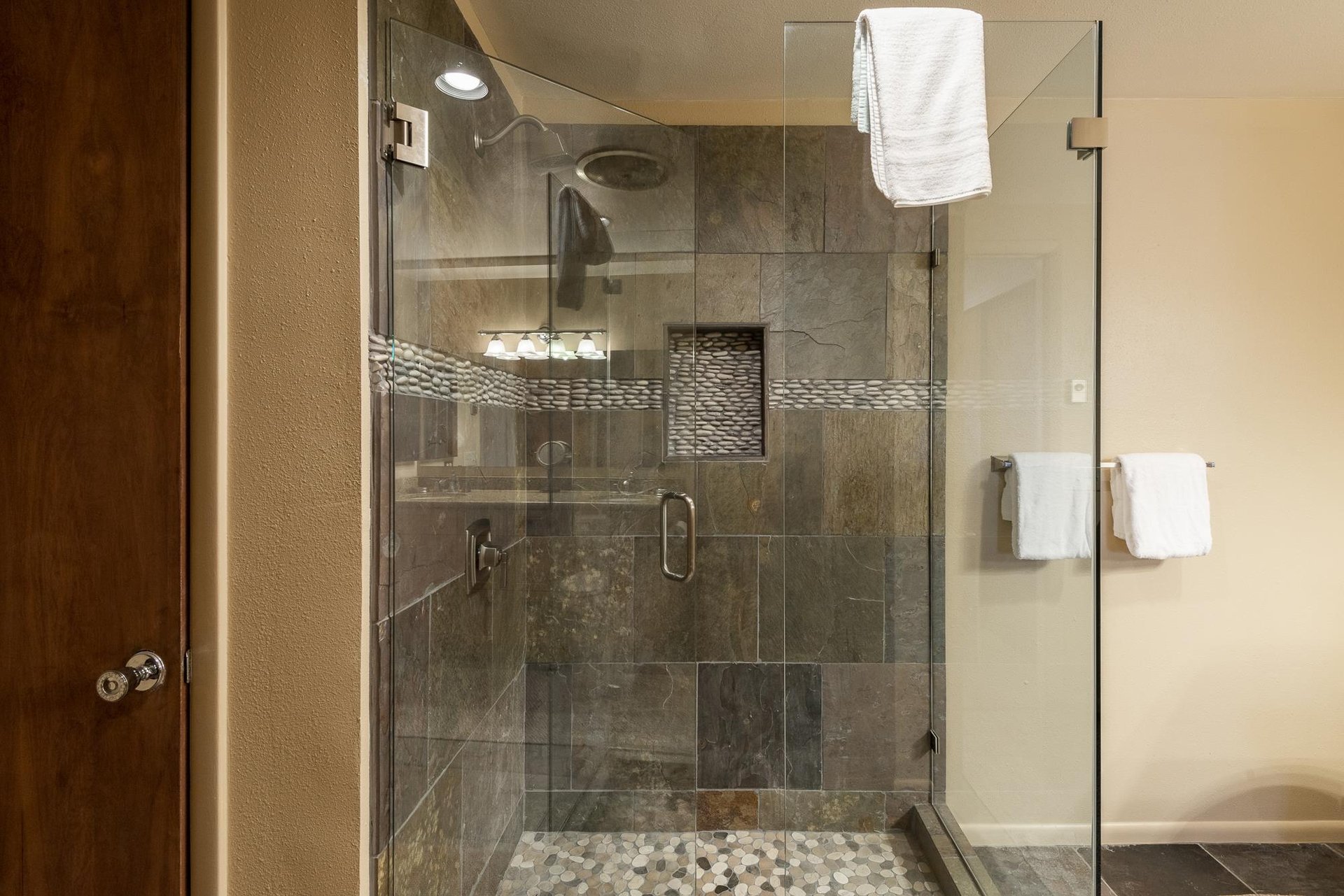 En suite shower