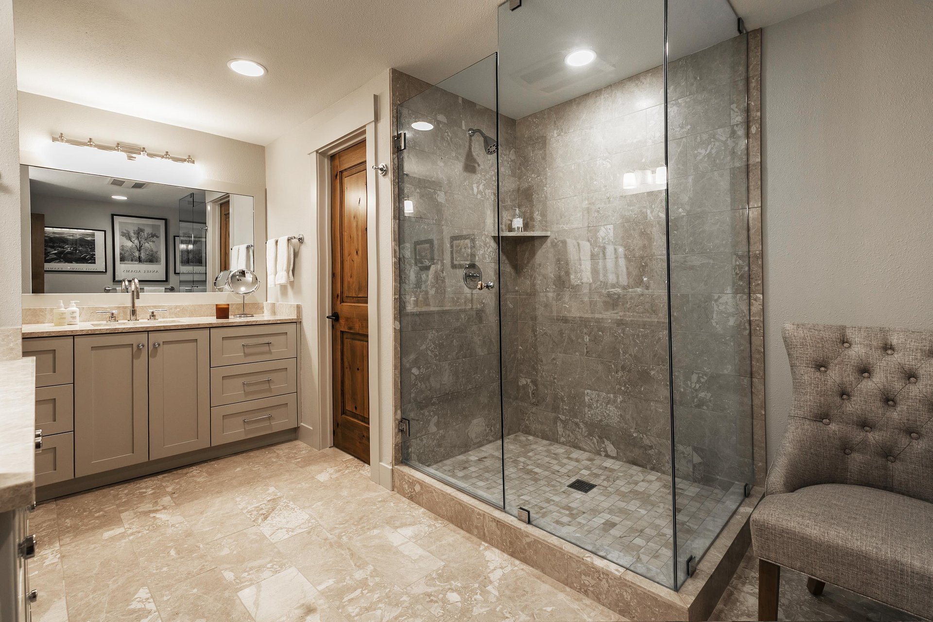 Ensuite main bathroom