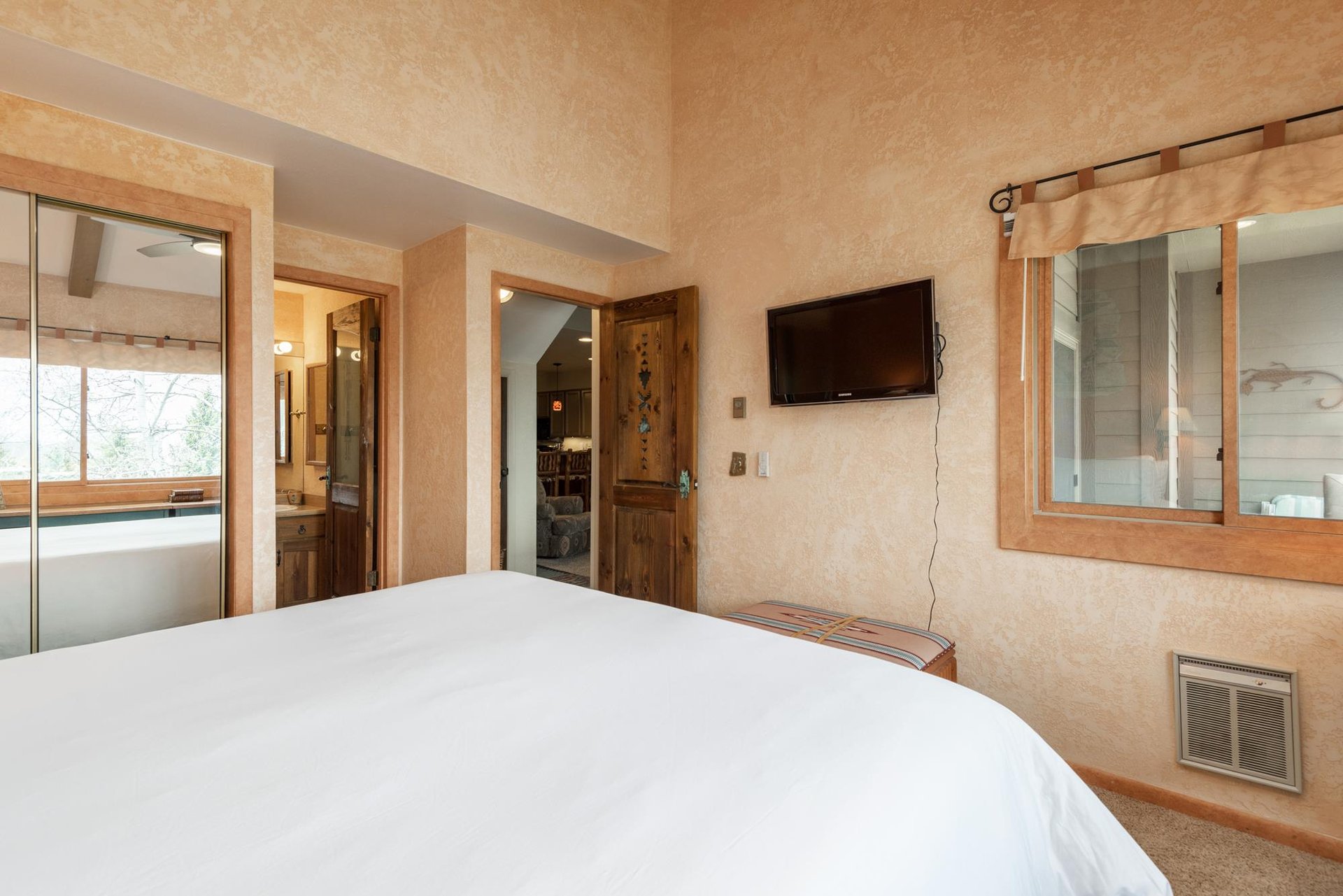 Luxurious king bed in the main bedroom