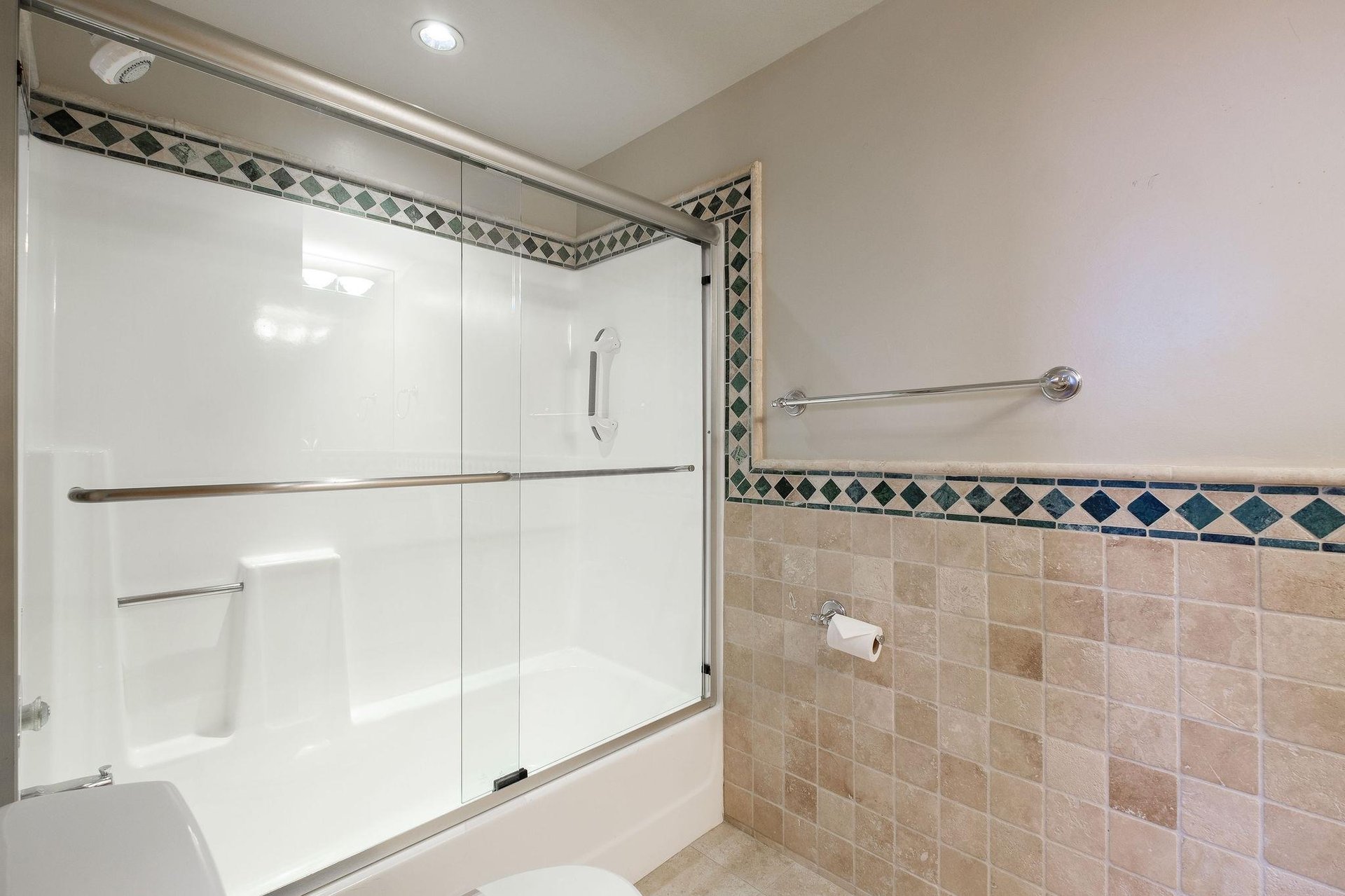Full bathroom in the loft