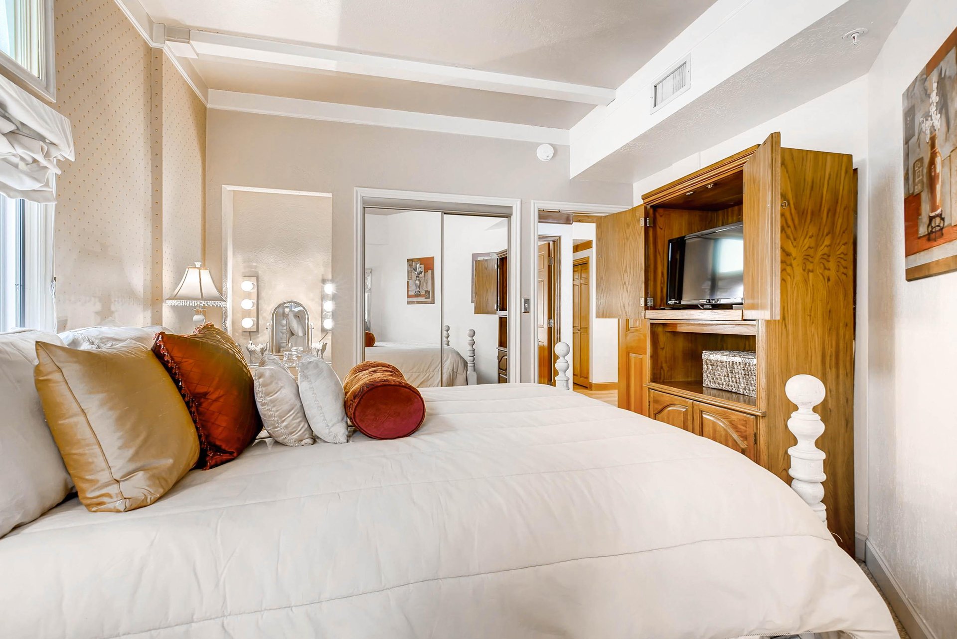 Comfy queen bedroom  ParkCityLodging_PowderRunC11_GuestRoom2_3