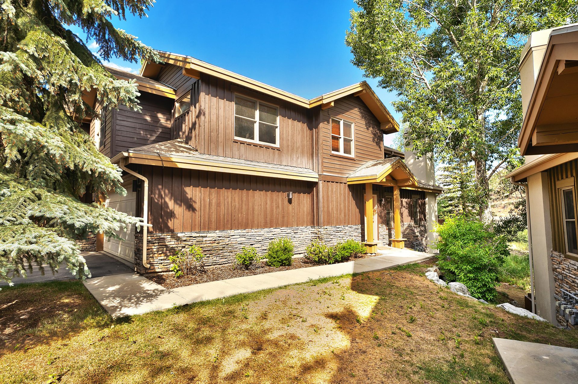 Secluded side entrance to Canyon Crossing 23