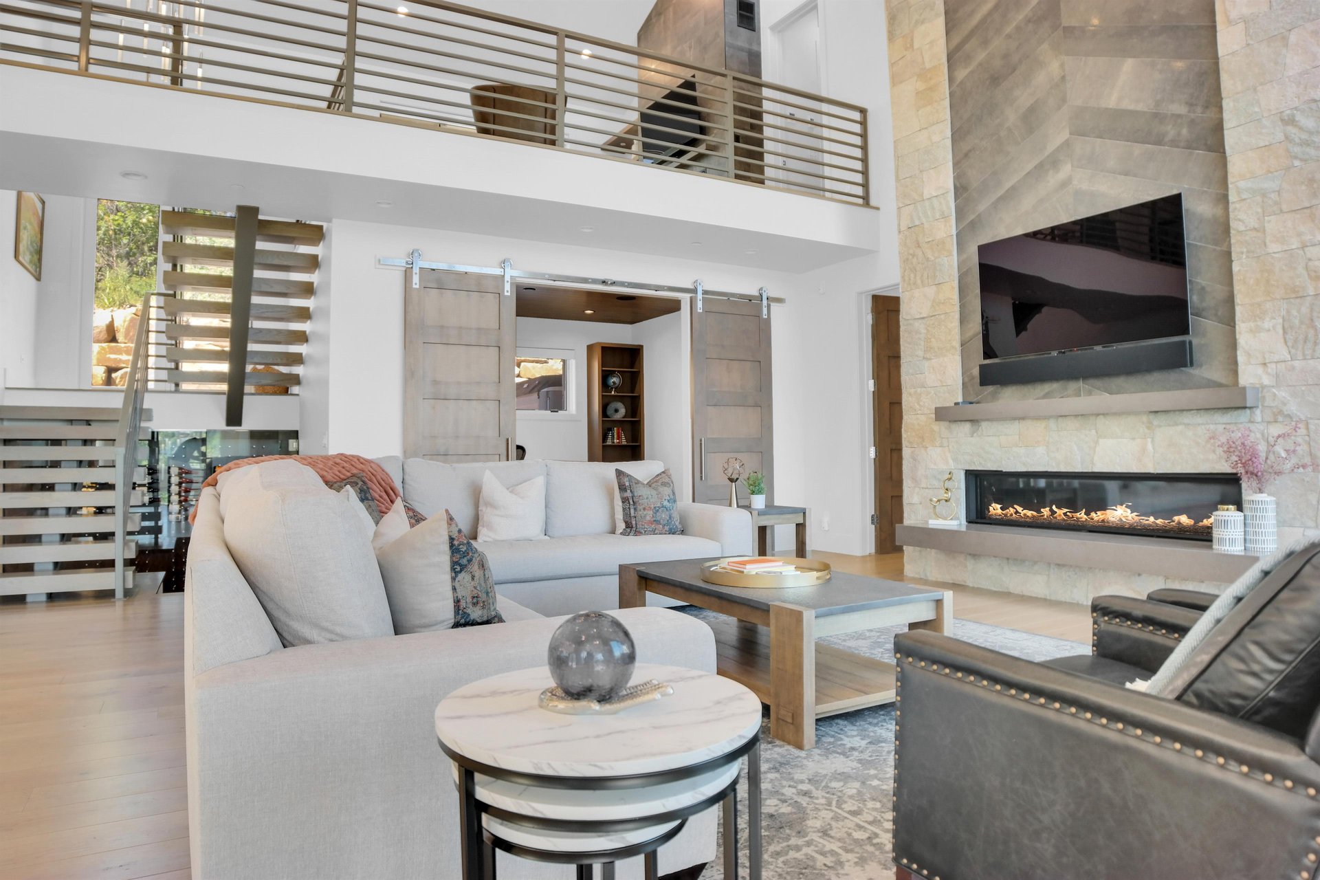 Vacation home living room with stunning modern finishes, high ceilings, and comfortable furnishing.