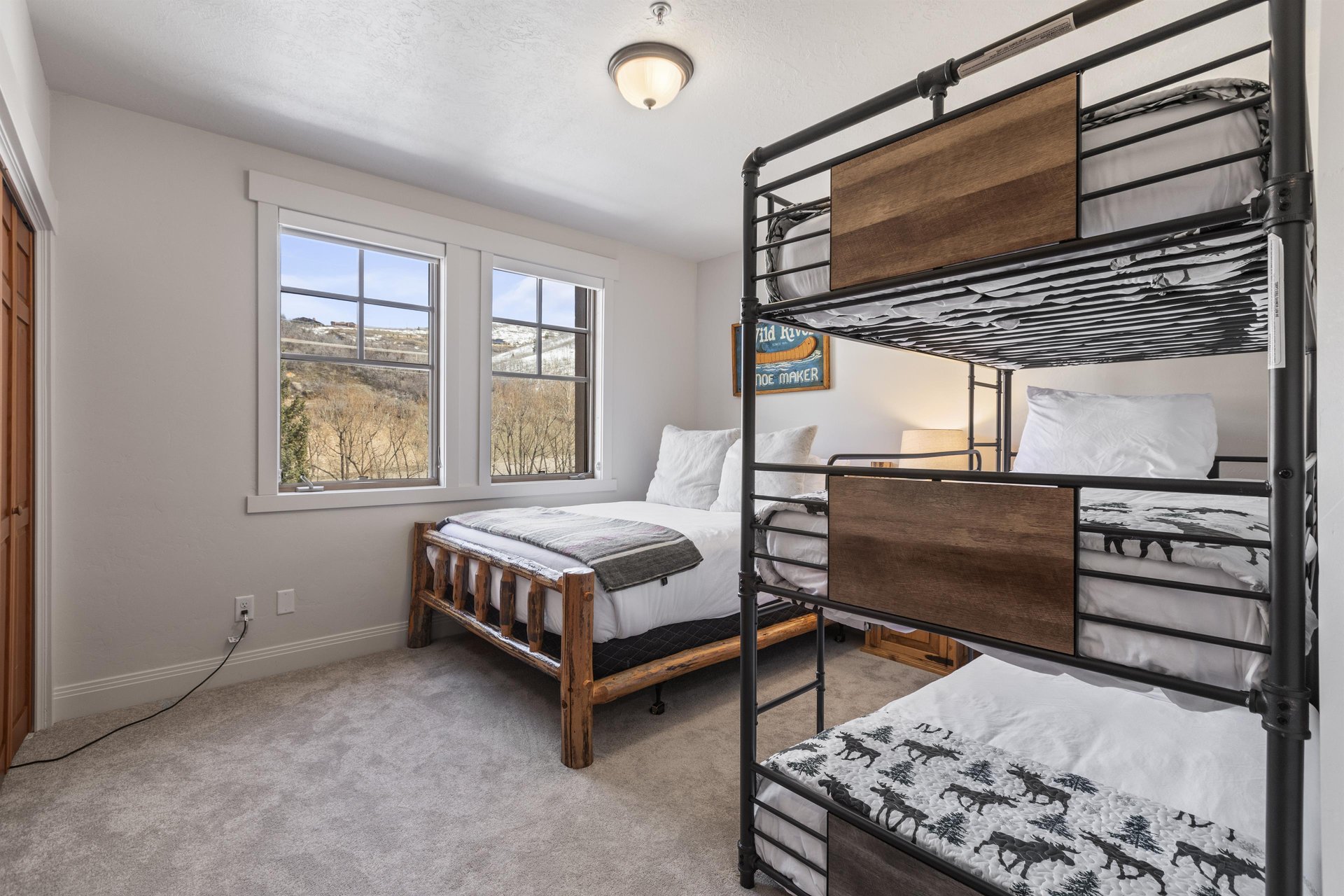 The three bedroom Town Pointe B205 condominium offers skiin and out access to Town Lift and walking distance to Historic Main Street.