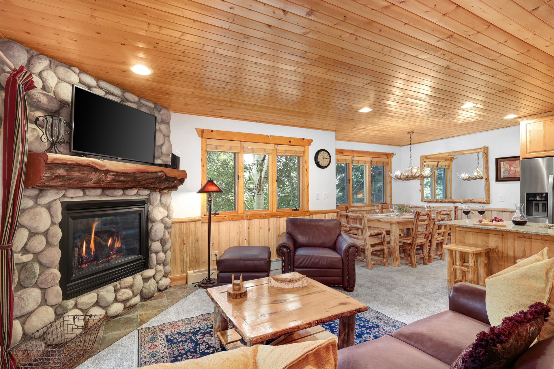 Timber Wolf Lodge 10 D has a cozy living room with a wood coffee table and leather chair and footrest.