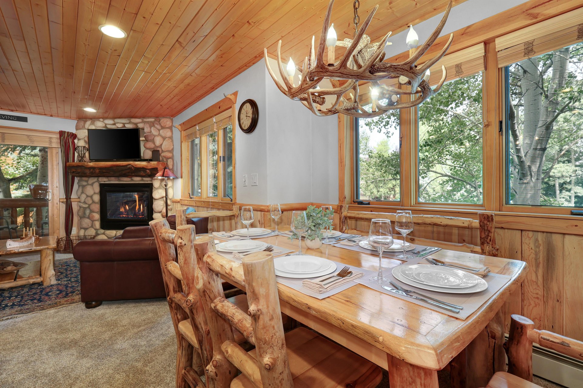 Timber Wolf Lodge 10 Ds dining area with wood table set for 6, seating for 6 and a lovely table next to it.