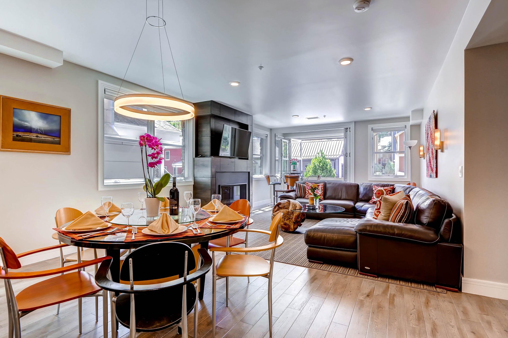 Graceful open floor plan dining table seating 6  ParkCityLodging_820ParkAve204_Dining_2
