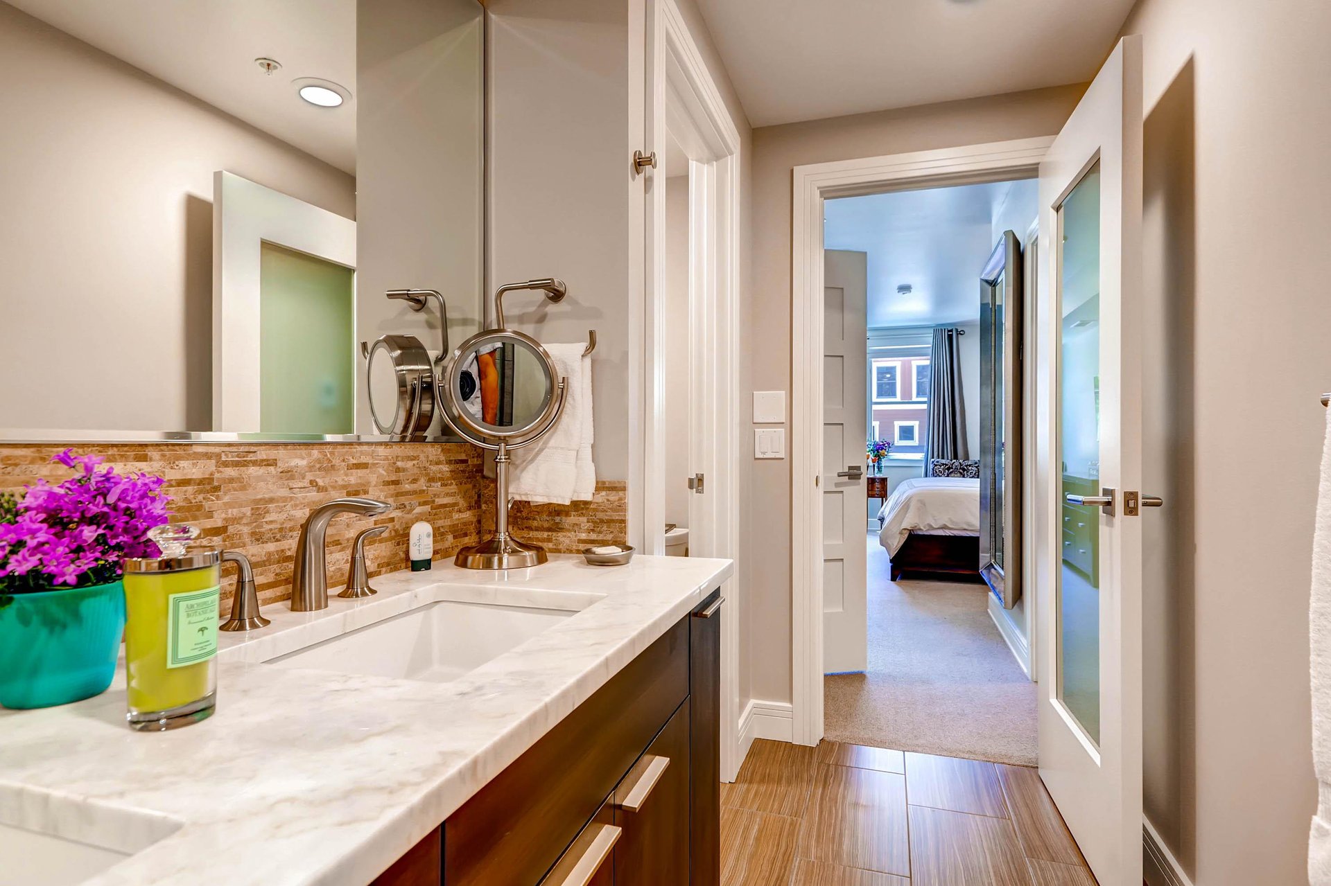 Private main bath  ParkCityLodging_820ParkAve204_MainBath_2