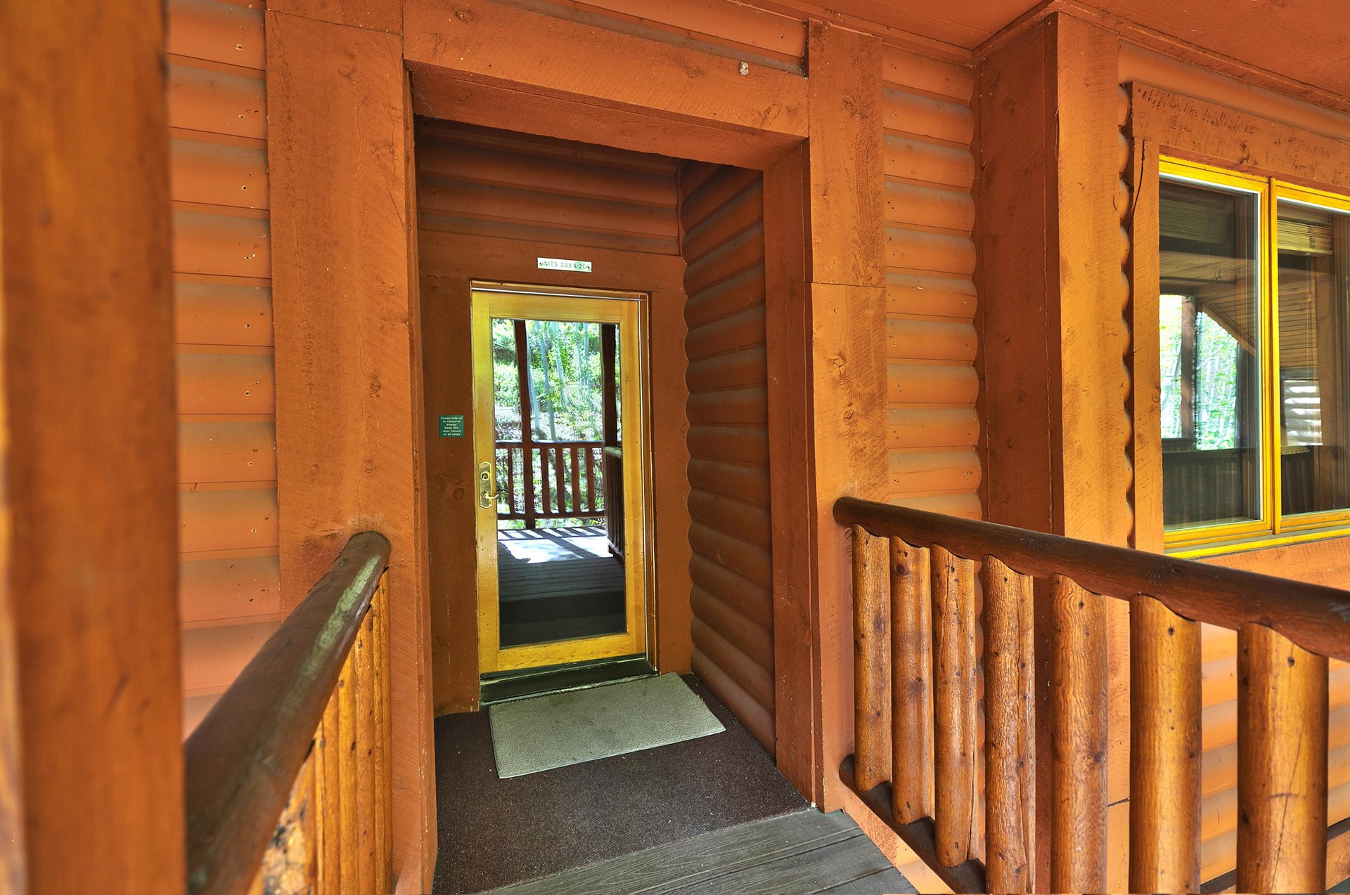 Outdoor entryway log cabin building style