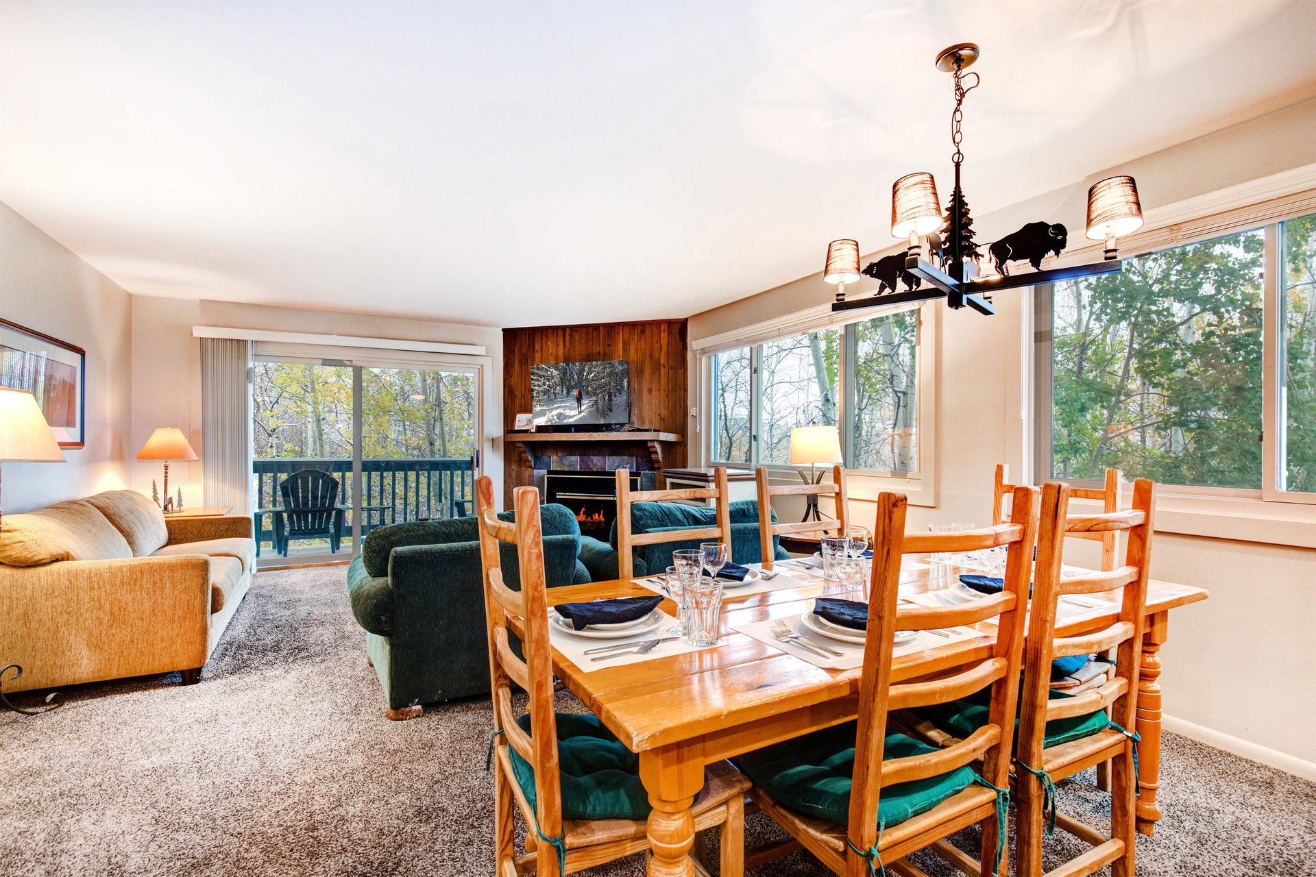 Snow Flower 150 has a dining table with seating for 6 guests.