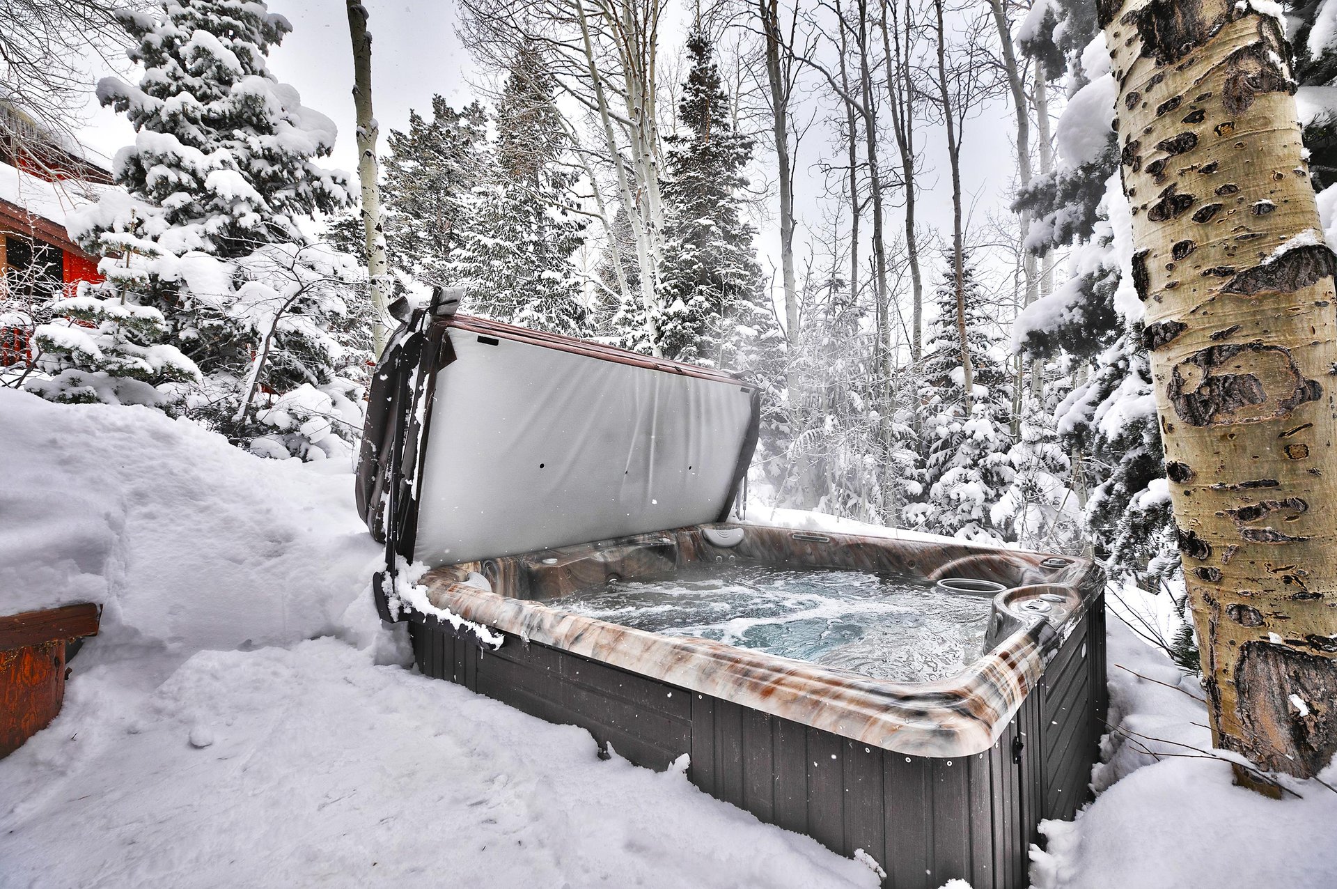 Aspen Hollow 6 offers a private hot tub.
