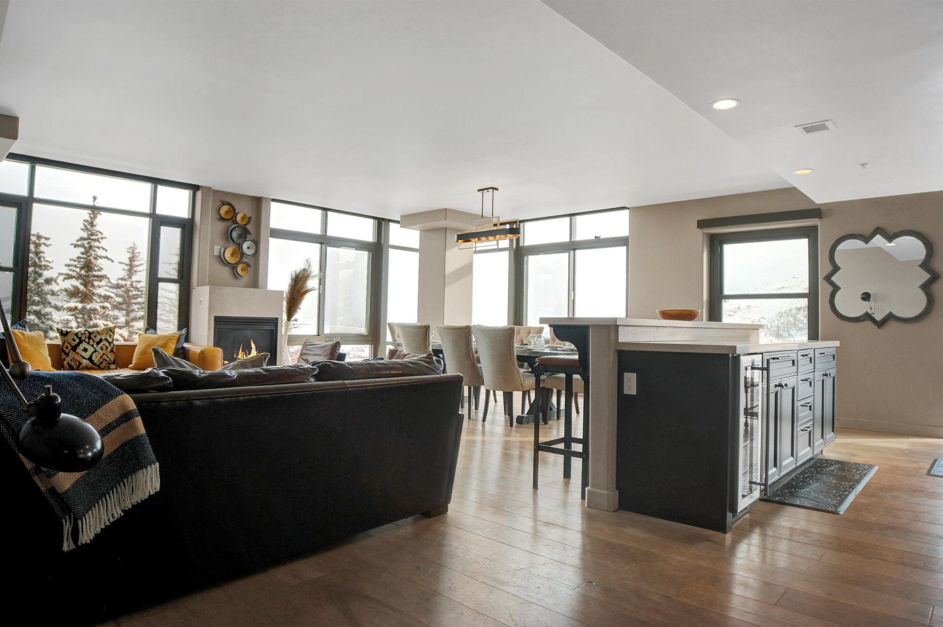 Private skiinskiout condo at Lowell Condominiums in the base area of Park City Mountain Resort.